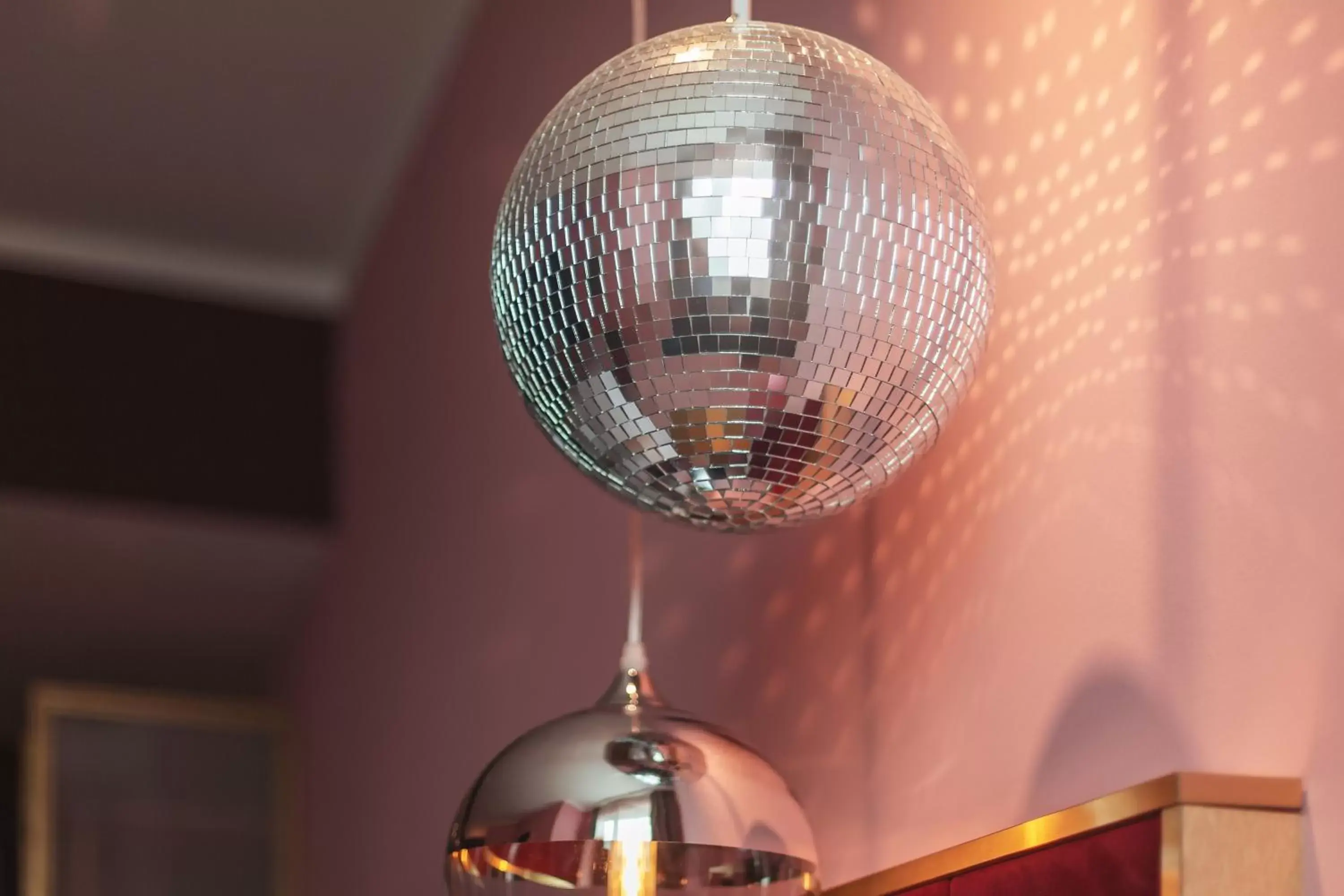 Standard Queen Room - Disability Access in Holiday Inn - the niu, Loco Munich North by IHG Standard Queen Room - Disability Access in Holiday Inn - the niu, Loco Munich North by IHG