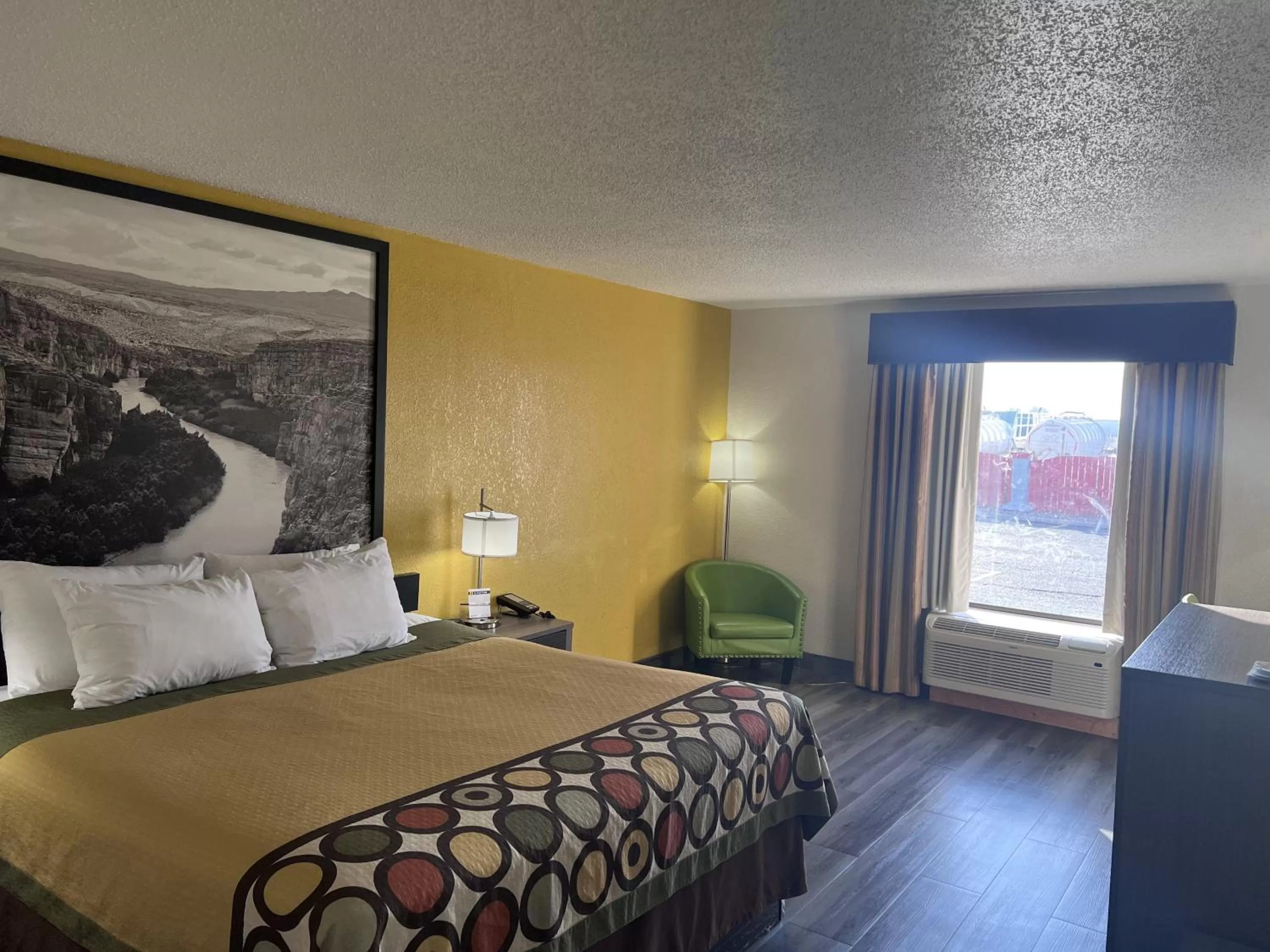 Bed in Super 8 by Wyndham Ft Stockton