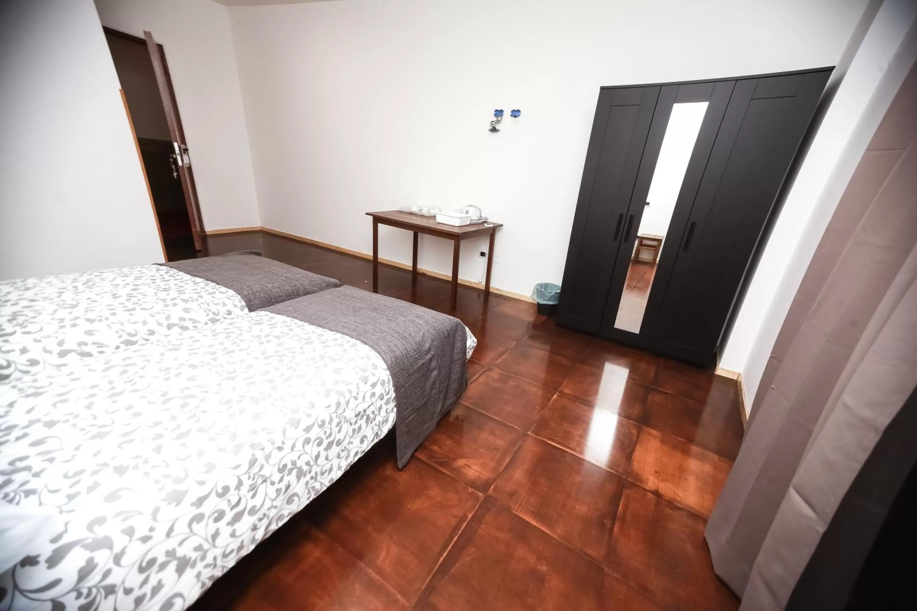 King Room with Roll-In Shower - Disability Access in La Boheme SMART Hotel