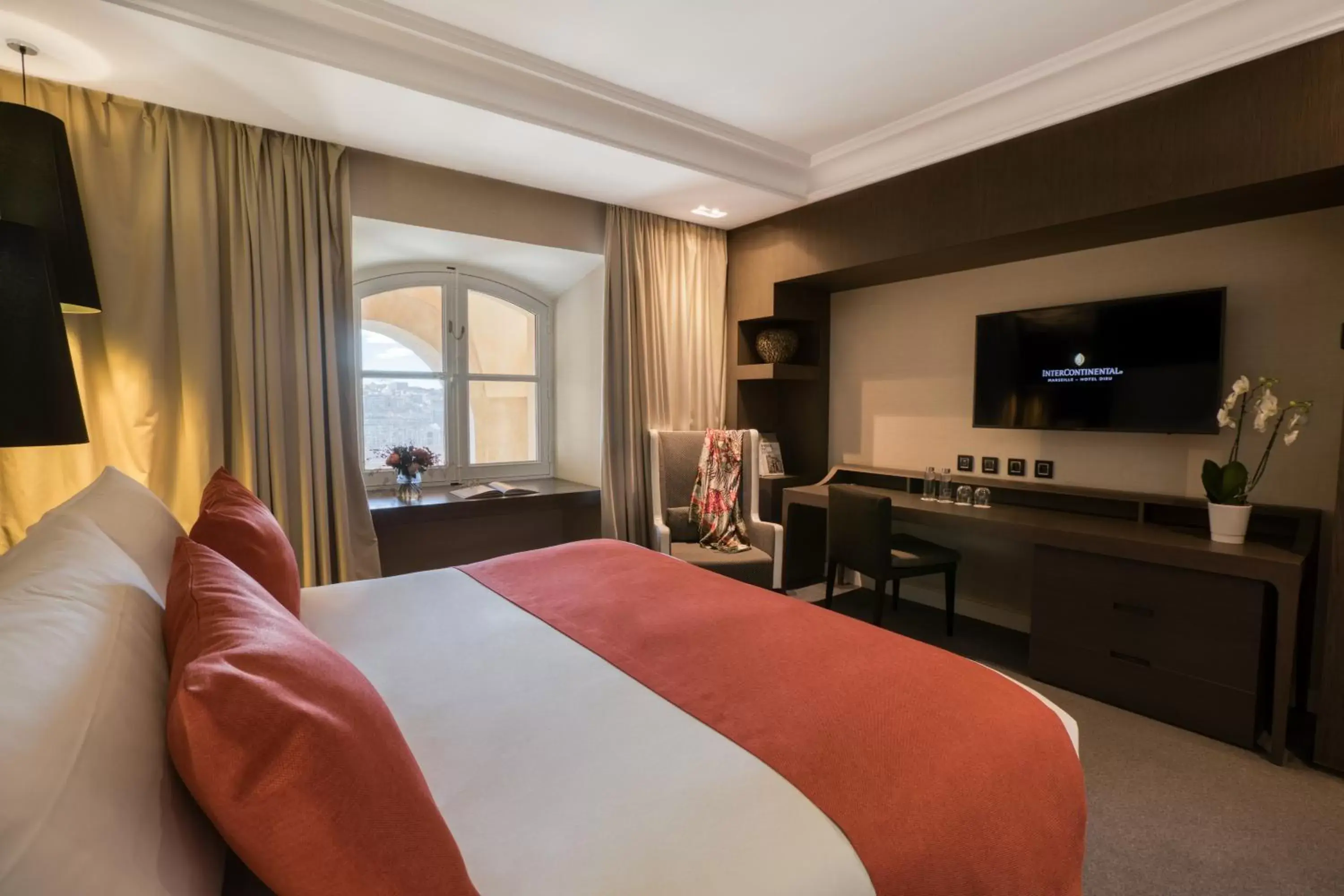 Classic King Room with Church View in InterContinental Marseille - Hotel Dieu by IHG Classic King Room with Church View in InterContinental Marseille - Hotel Dieu by IHG