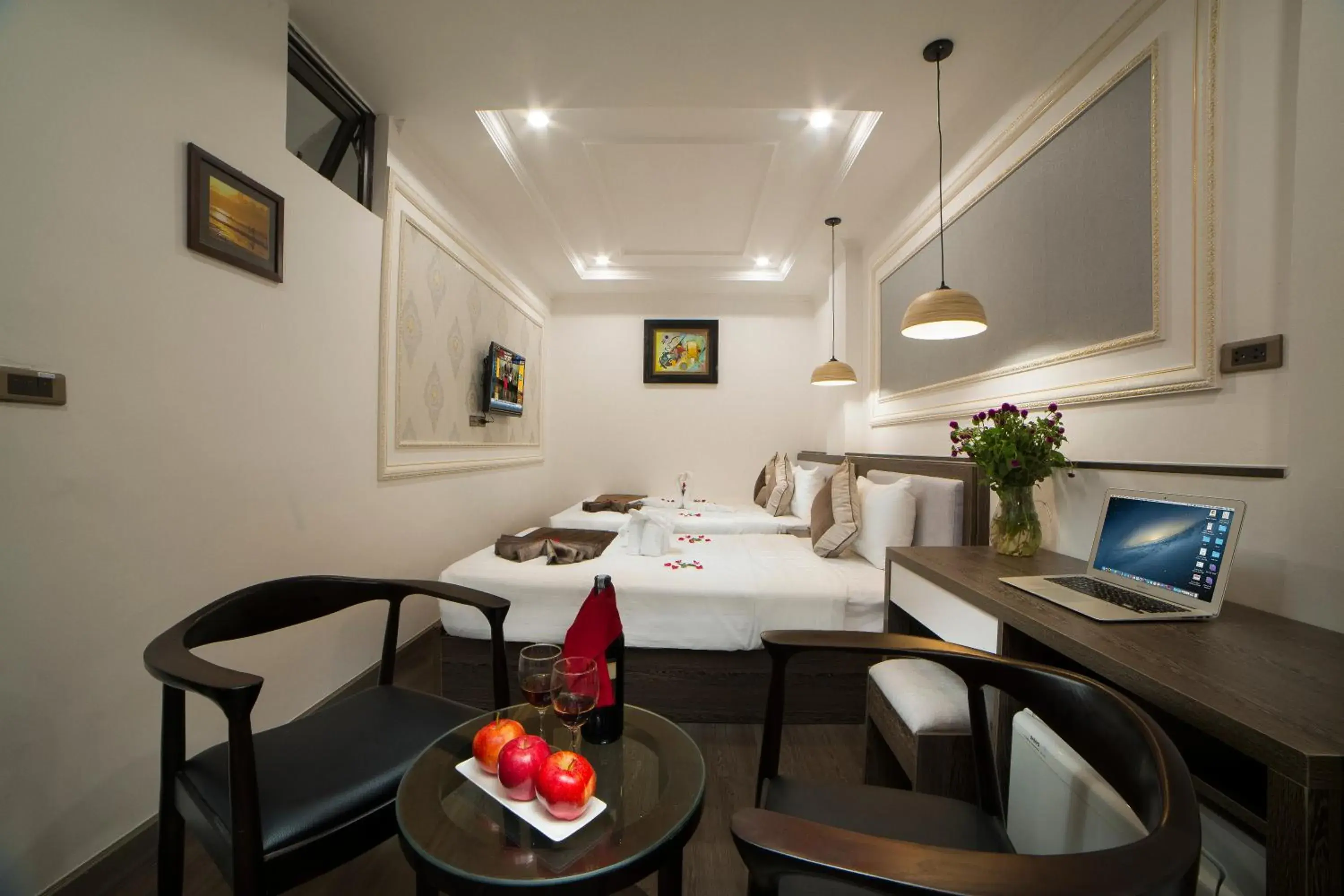 Classic Triple Family in Galliot Central Hotel Classic Triple Family in Galliot Central Hotel