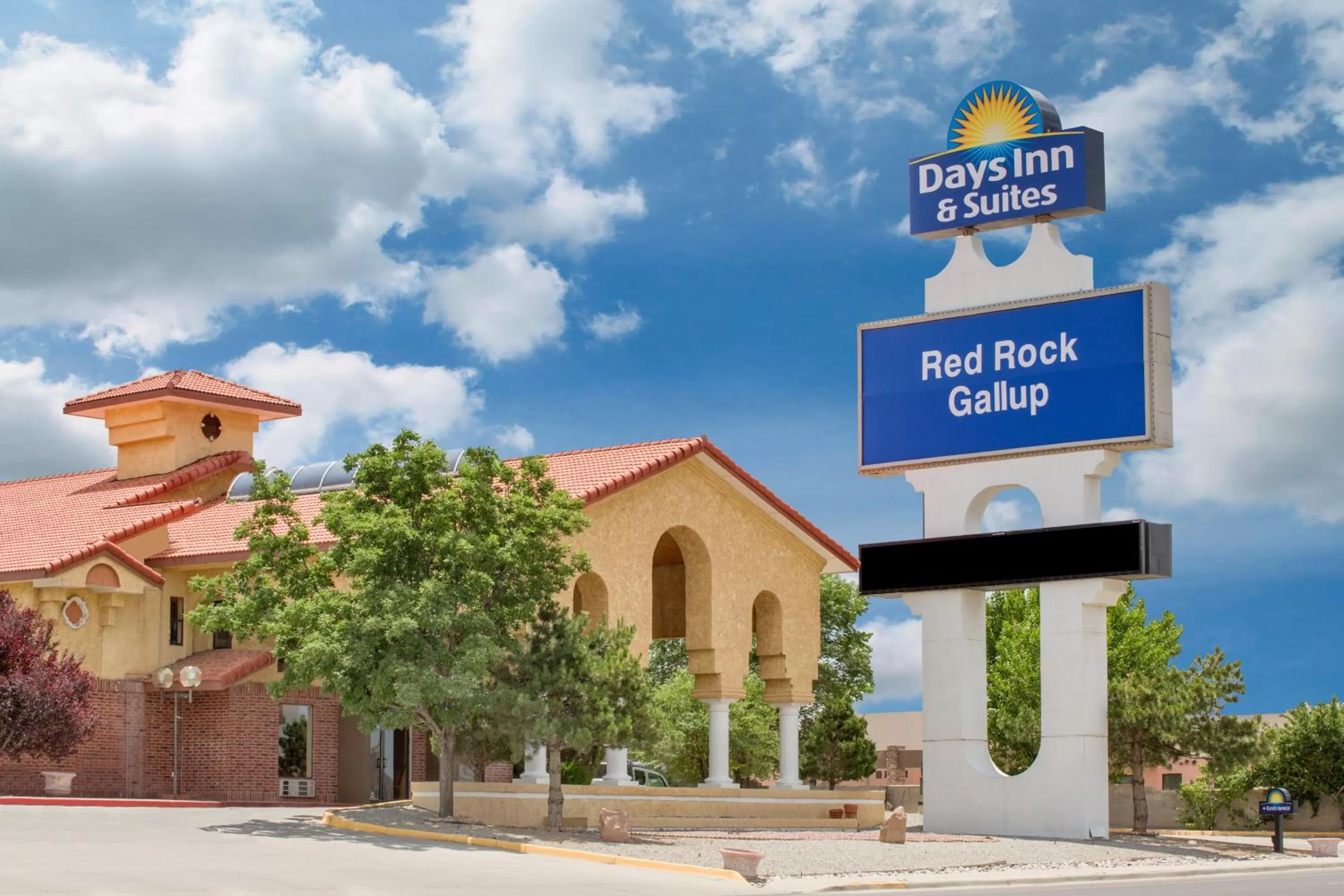 Facade/entrance in Days Inn & Suites by Wyndham Red Rock-Gallup