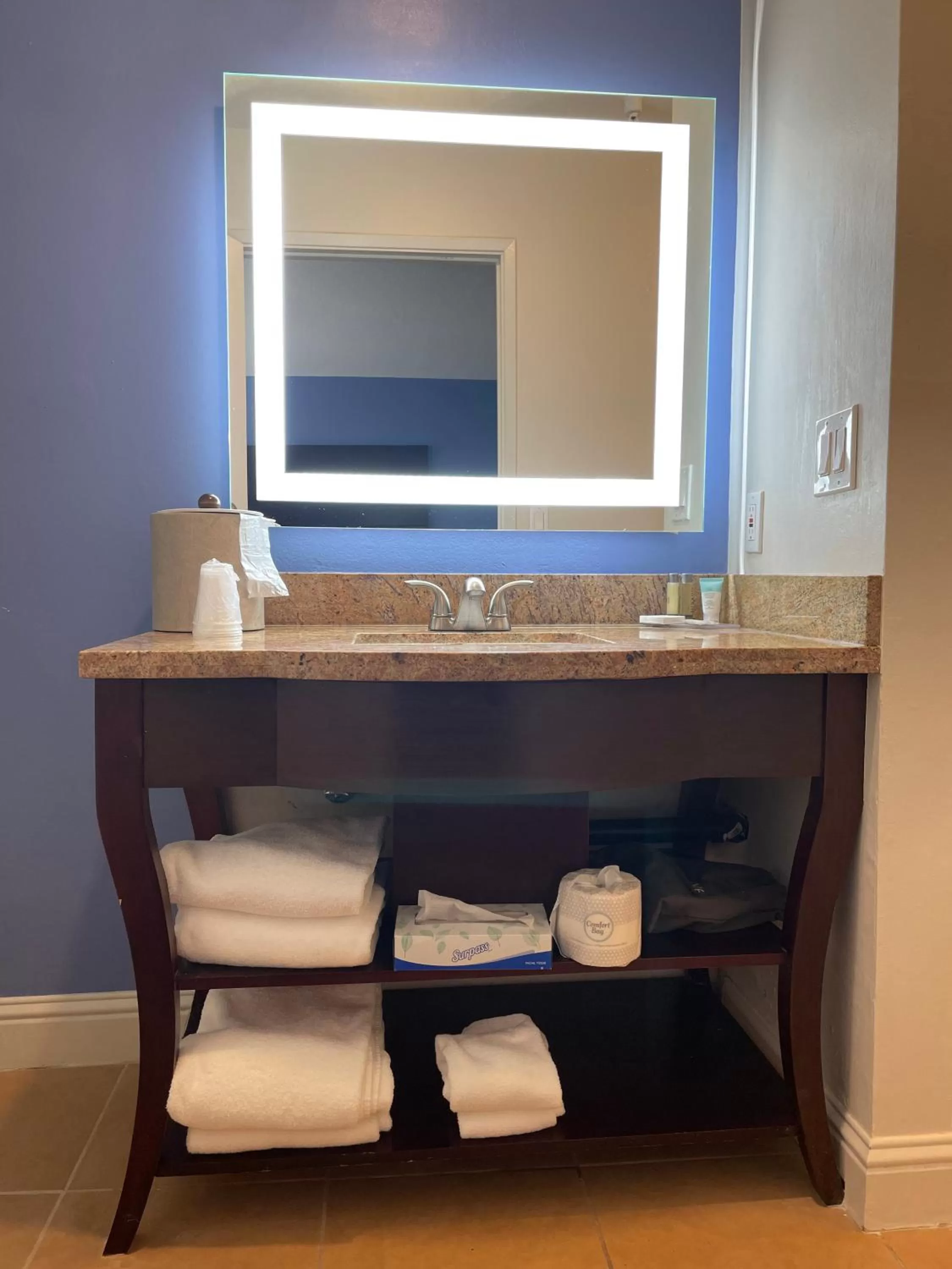 Bathroom in Hotel Solares