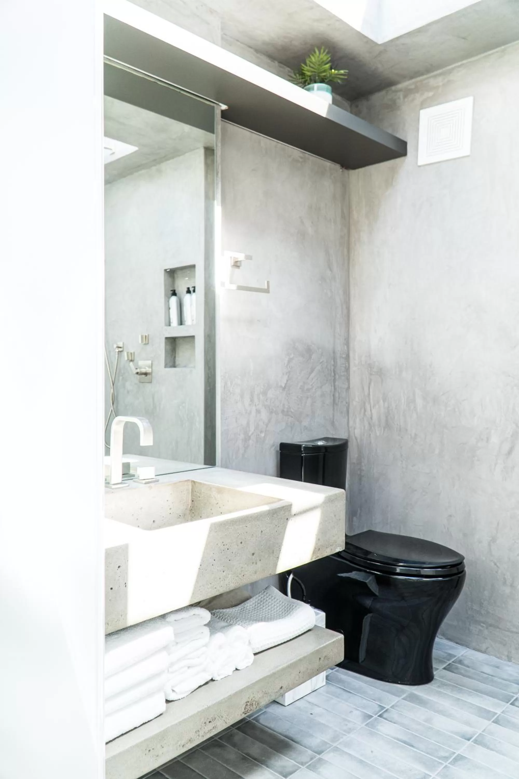 Bathroom in Ironwood Grove, Tiny House Hotel