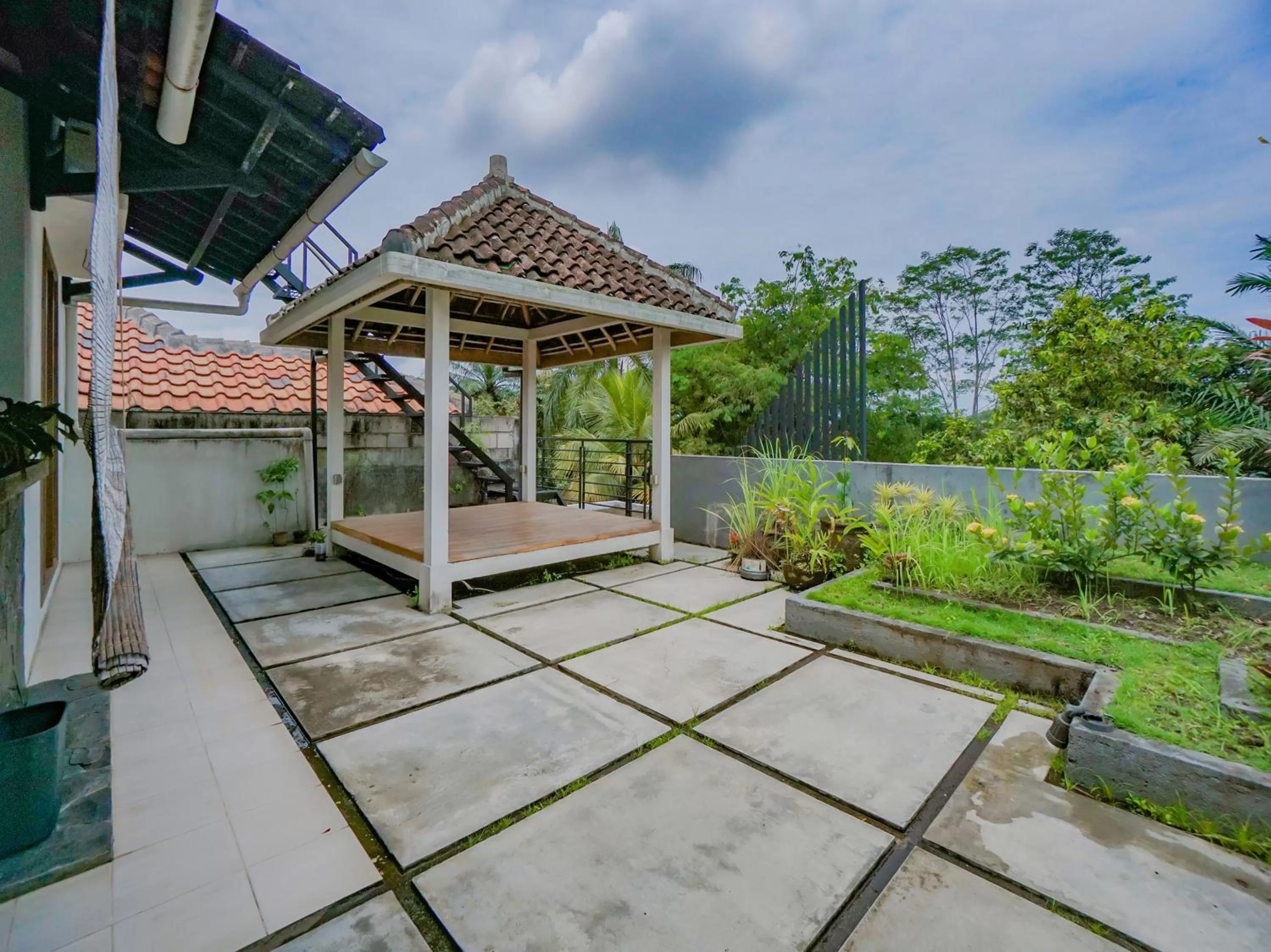 Garden in SUPER OYO 90319 Angler Guest House Malang