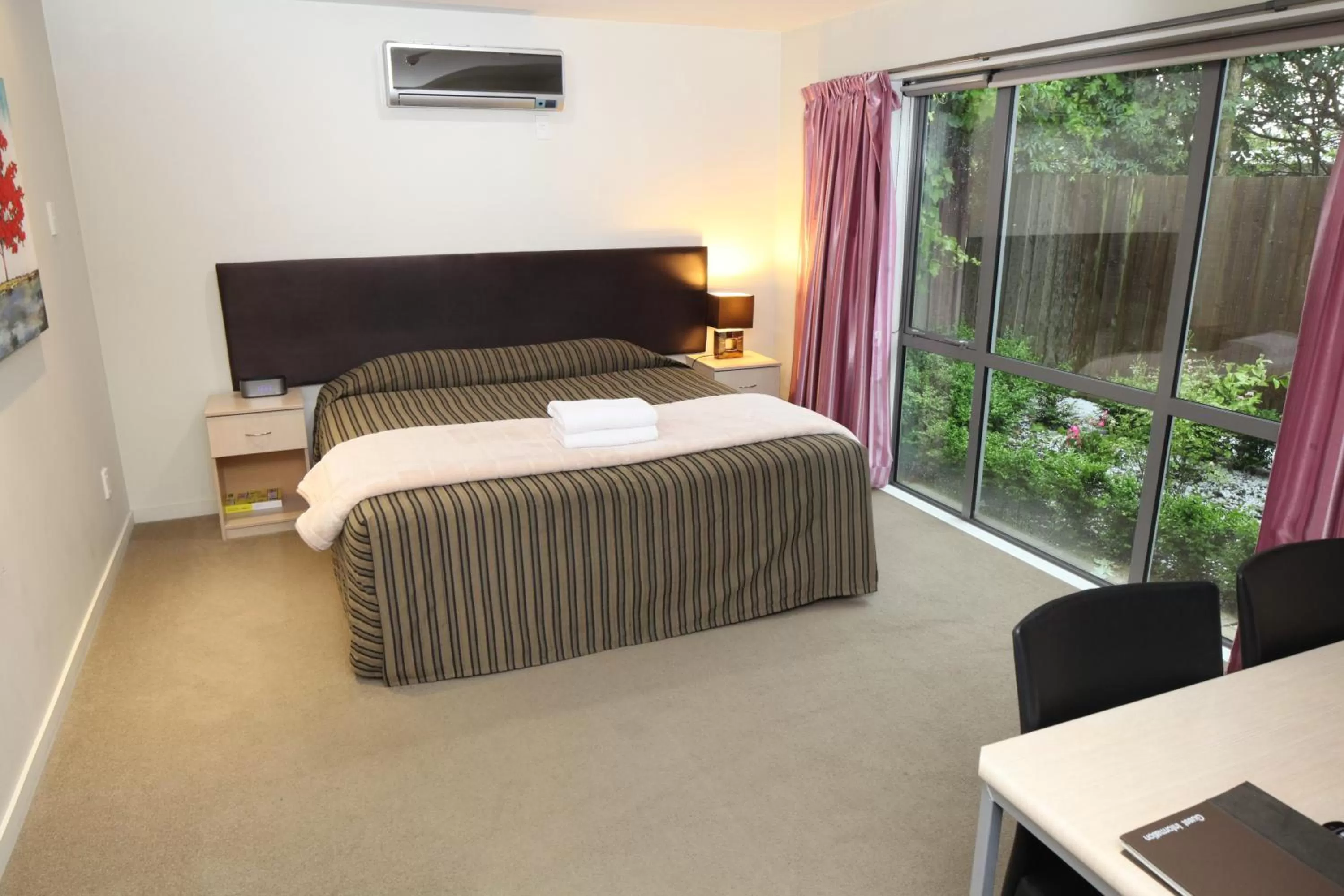 Bed in Alpha Motel with Spa-Bath