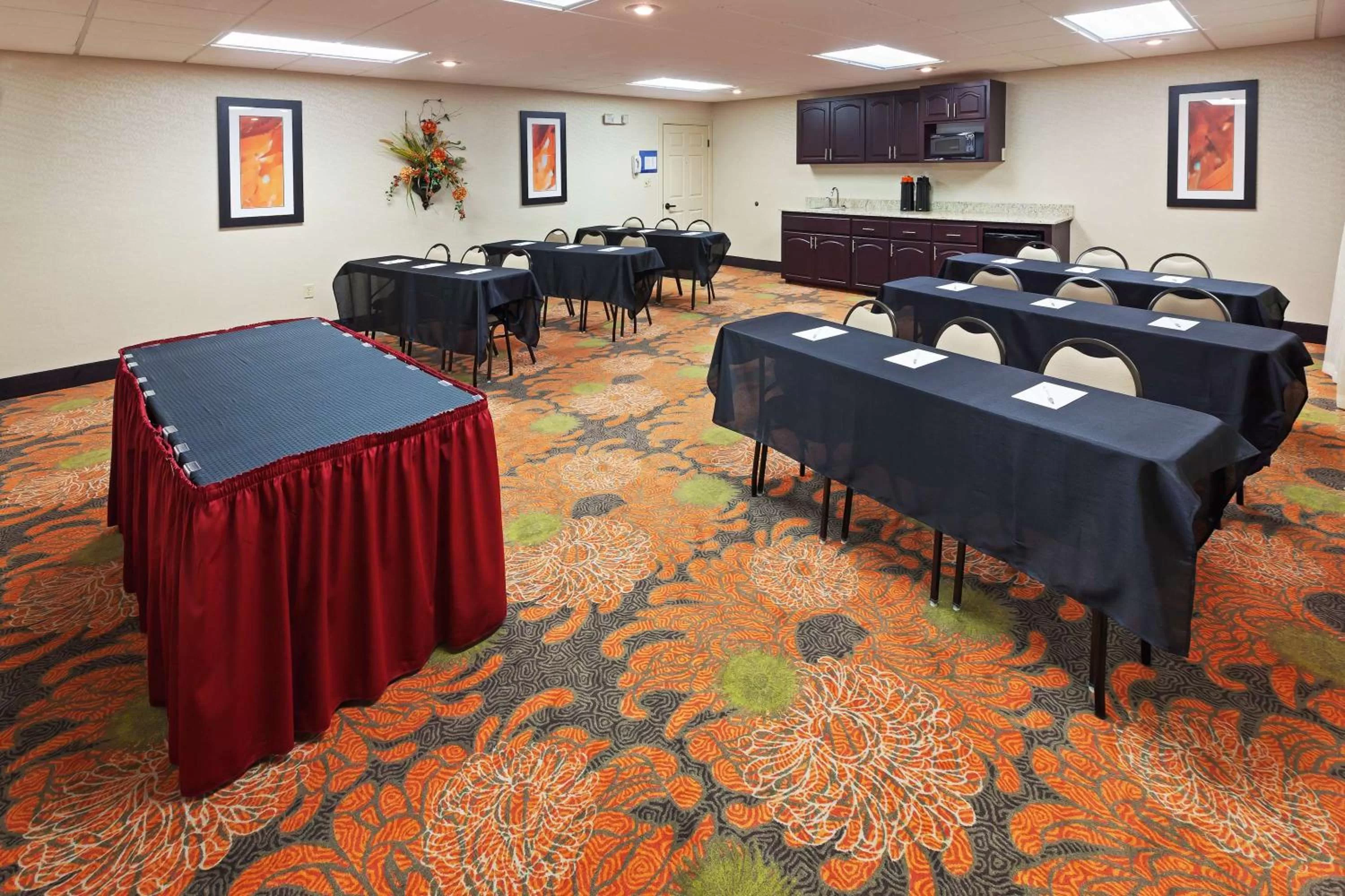 Meeting/conference room in Hampton Inn by Hilton Clarksville
