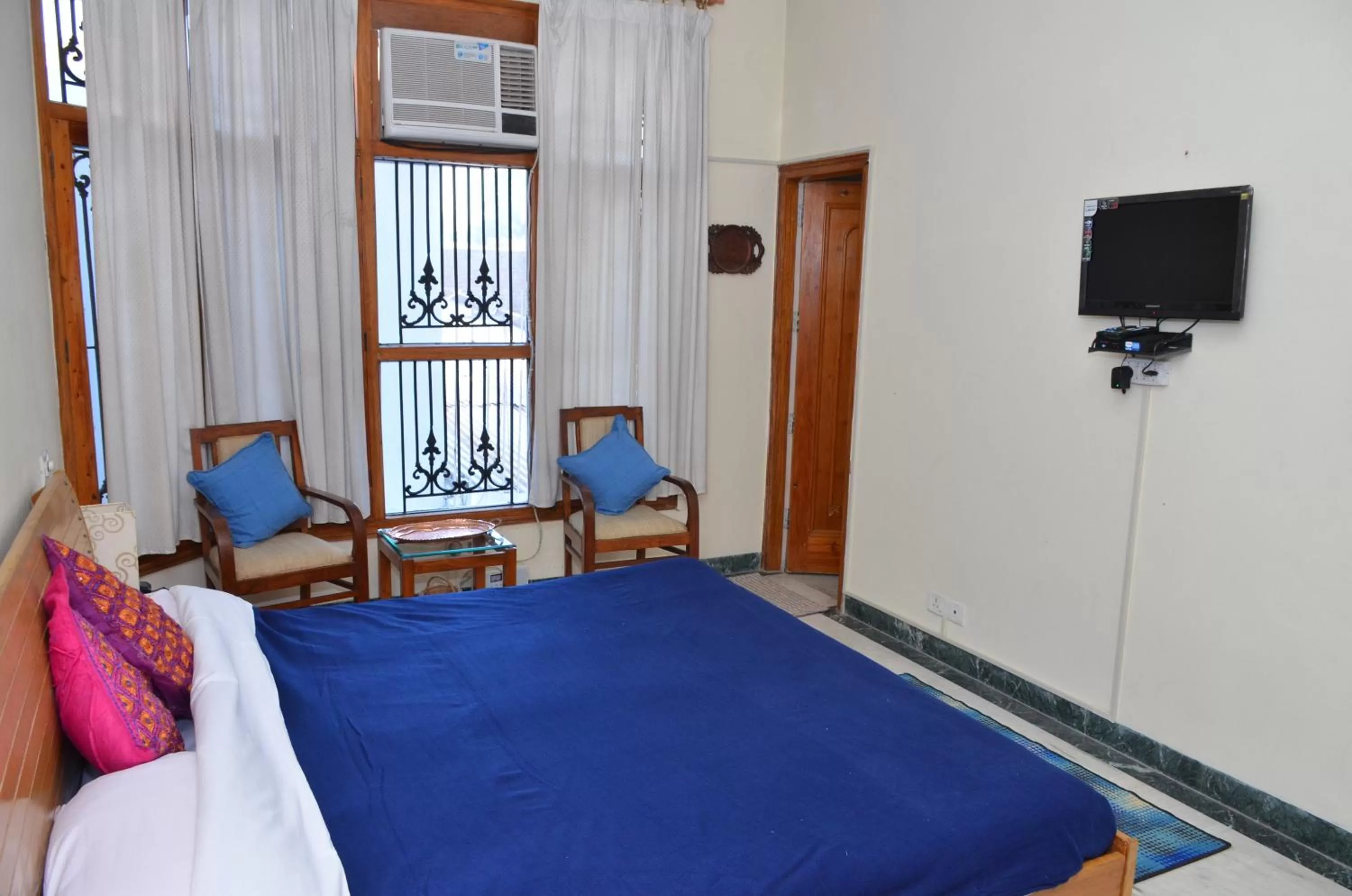 TV and multimedia, Bed in Sandy's Homestay