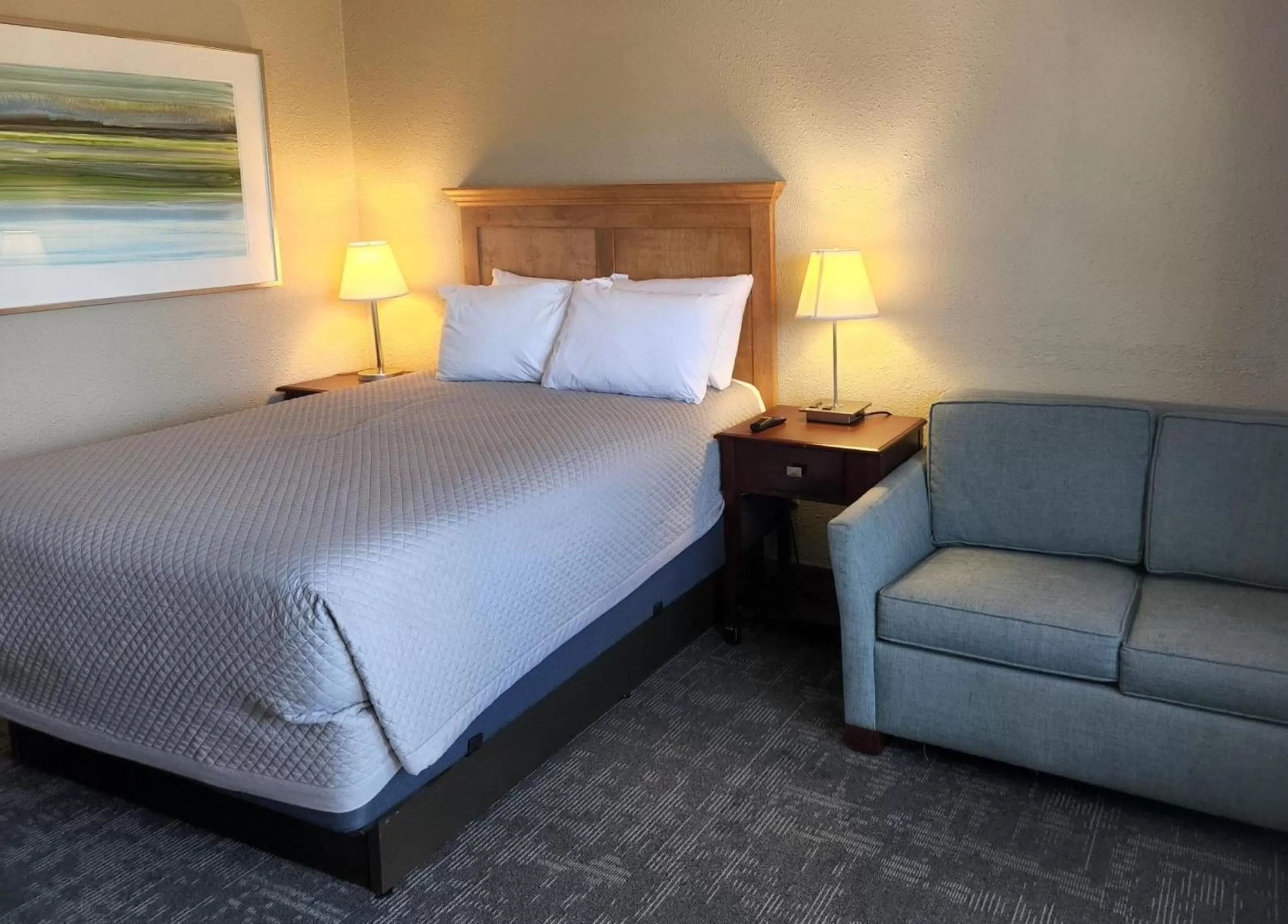 Property building, Bed in Queen City Inn