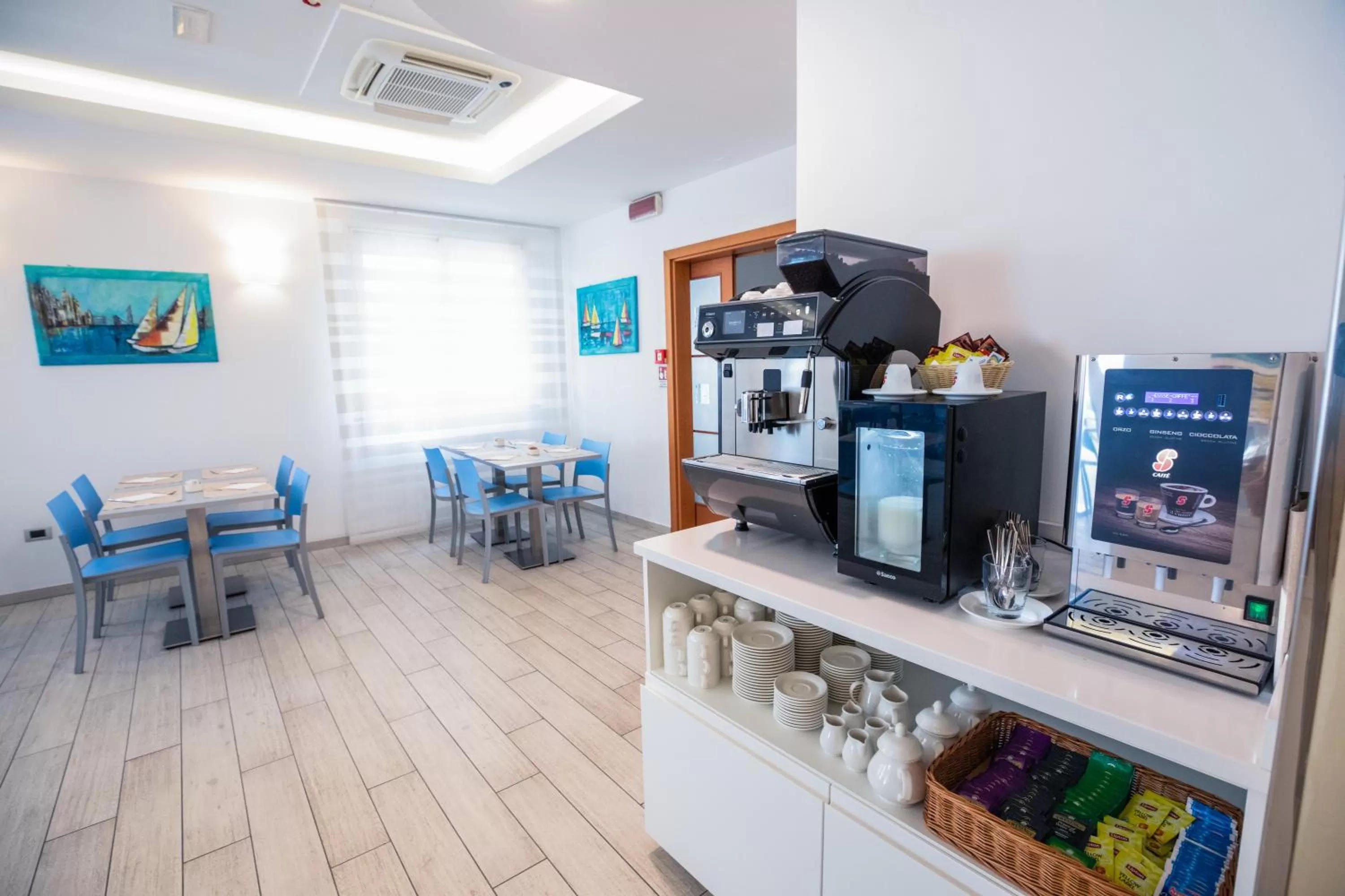 Breakfast in Hotel Gabbiano