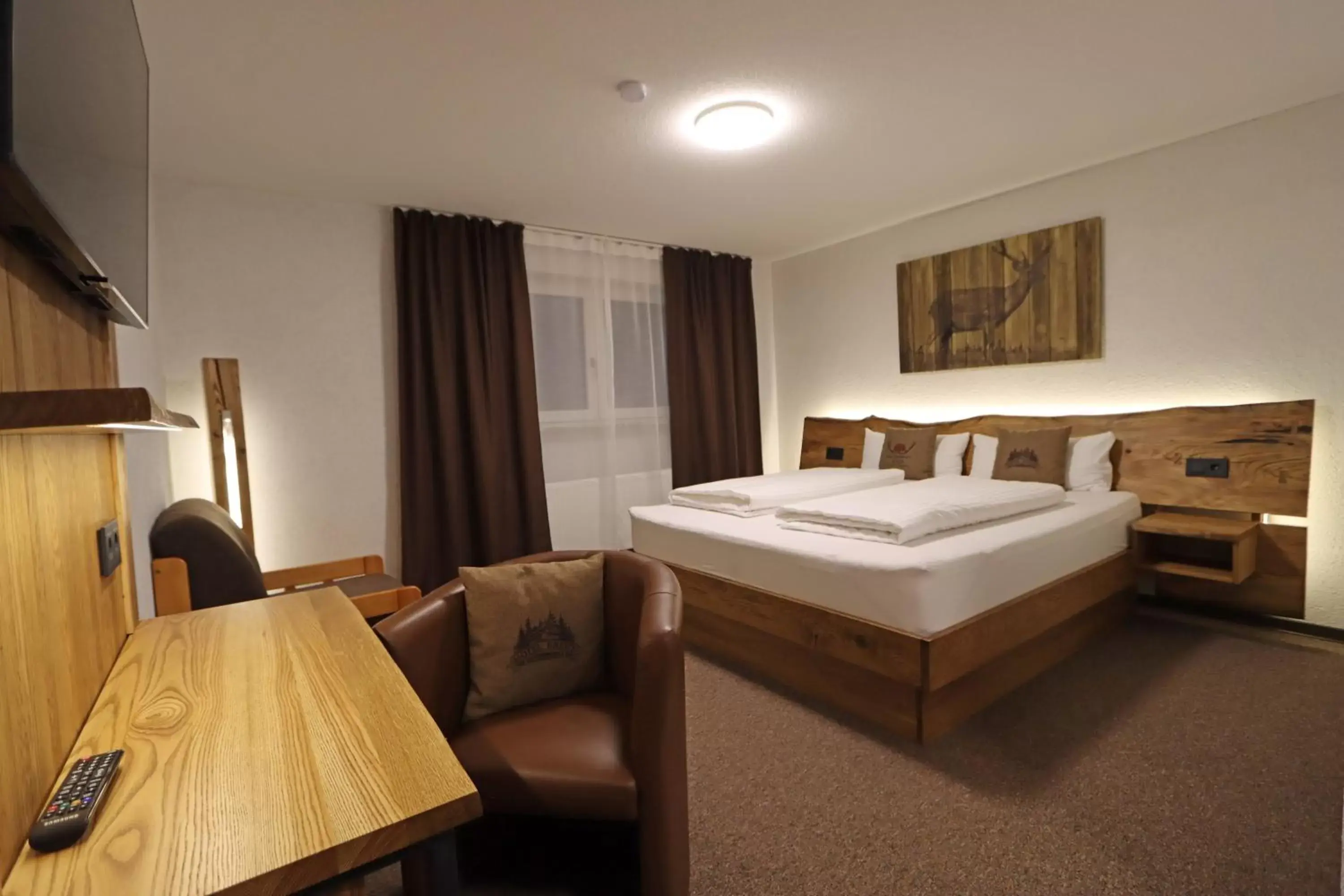 Deluxe Room (2 Adults + 1 Child) - single occupancy in Hotel Kreuz Höhengasthof Deluxe Room (2 Adults + 1 Child) - single occupancy in Hotel Kreuz Höhengasthof