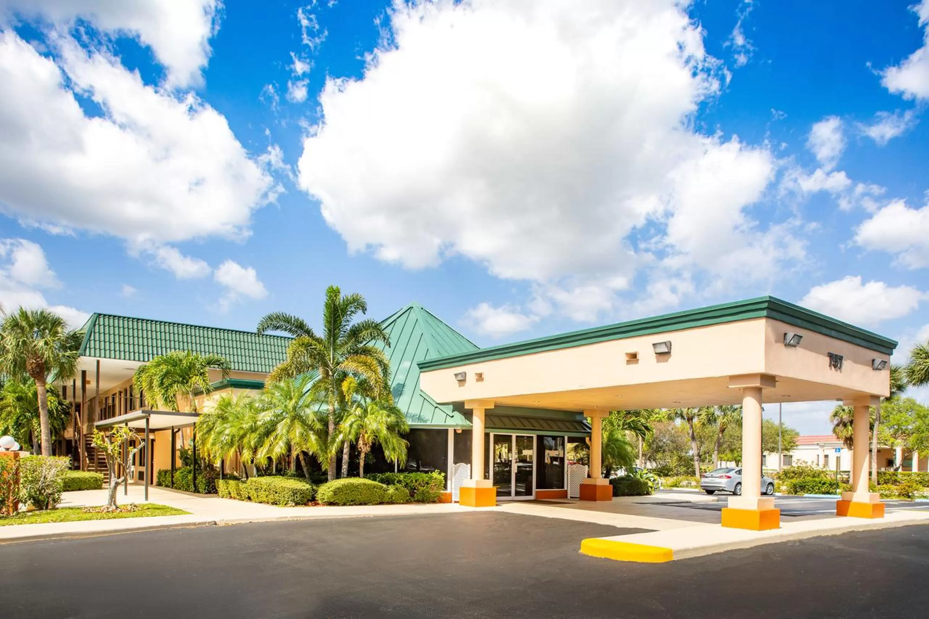 Facade/entrance in Super 8 by Wyndham North Palm Beach