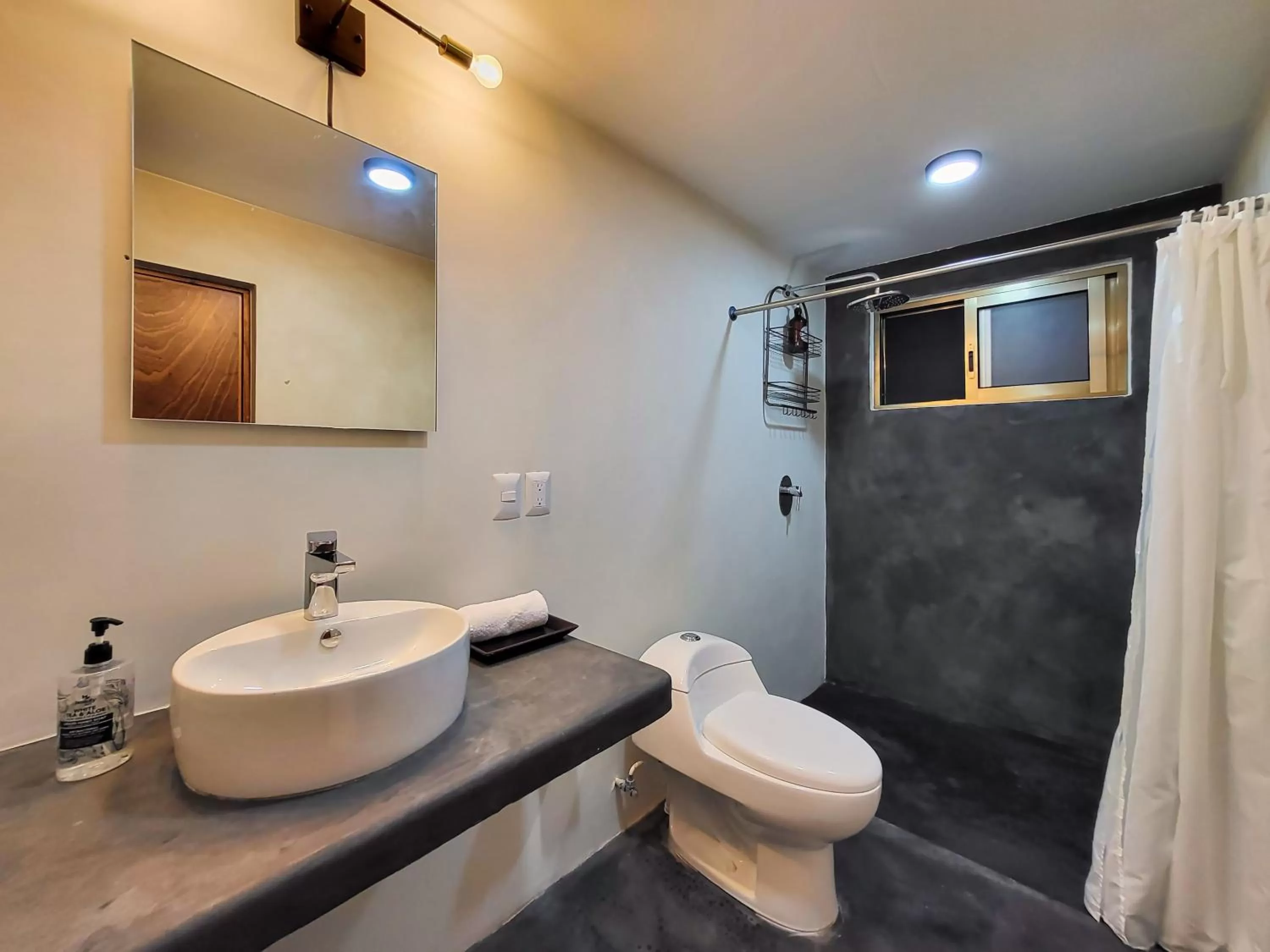 Shower in Humant Coliving - Cancún
