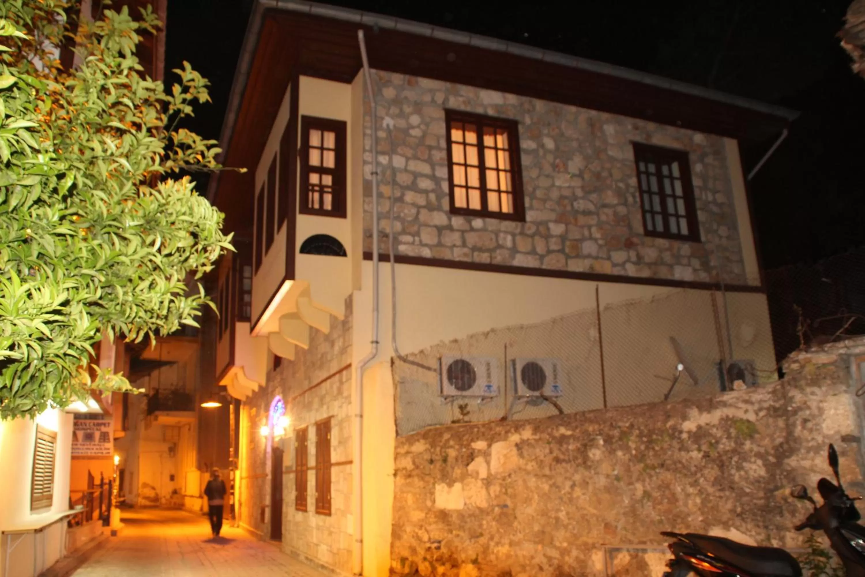 Night, Property Building in Munchen Pension