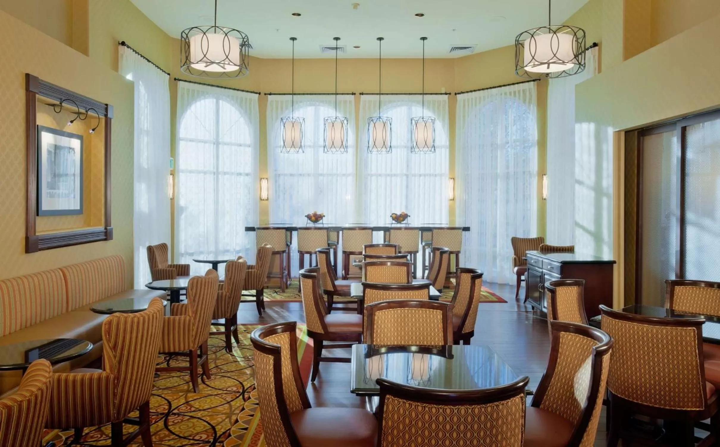 Dining area in Hampton Inn & Suites Salt Lake City Airport