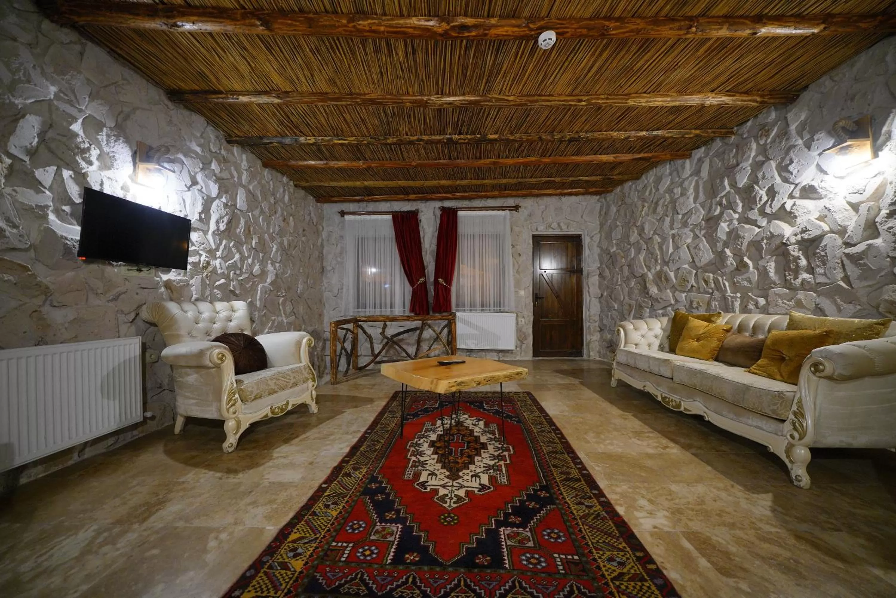 Communal lounge/ TV room in Cappadocia Nar Cave House & Swimming Pool