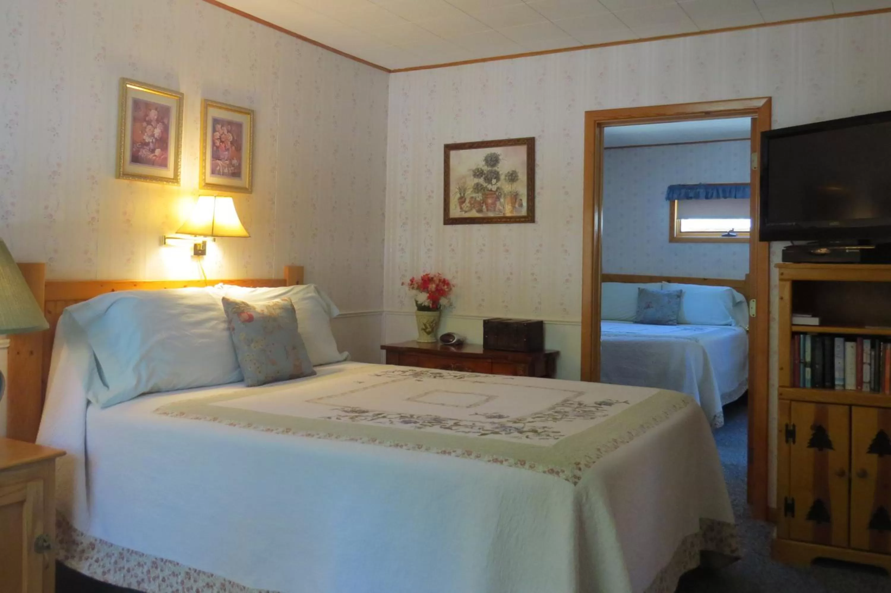 Photo of the whole room, Bed in The Pines Country Inn