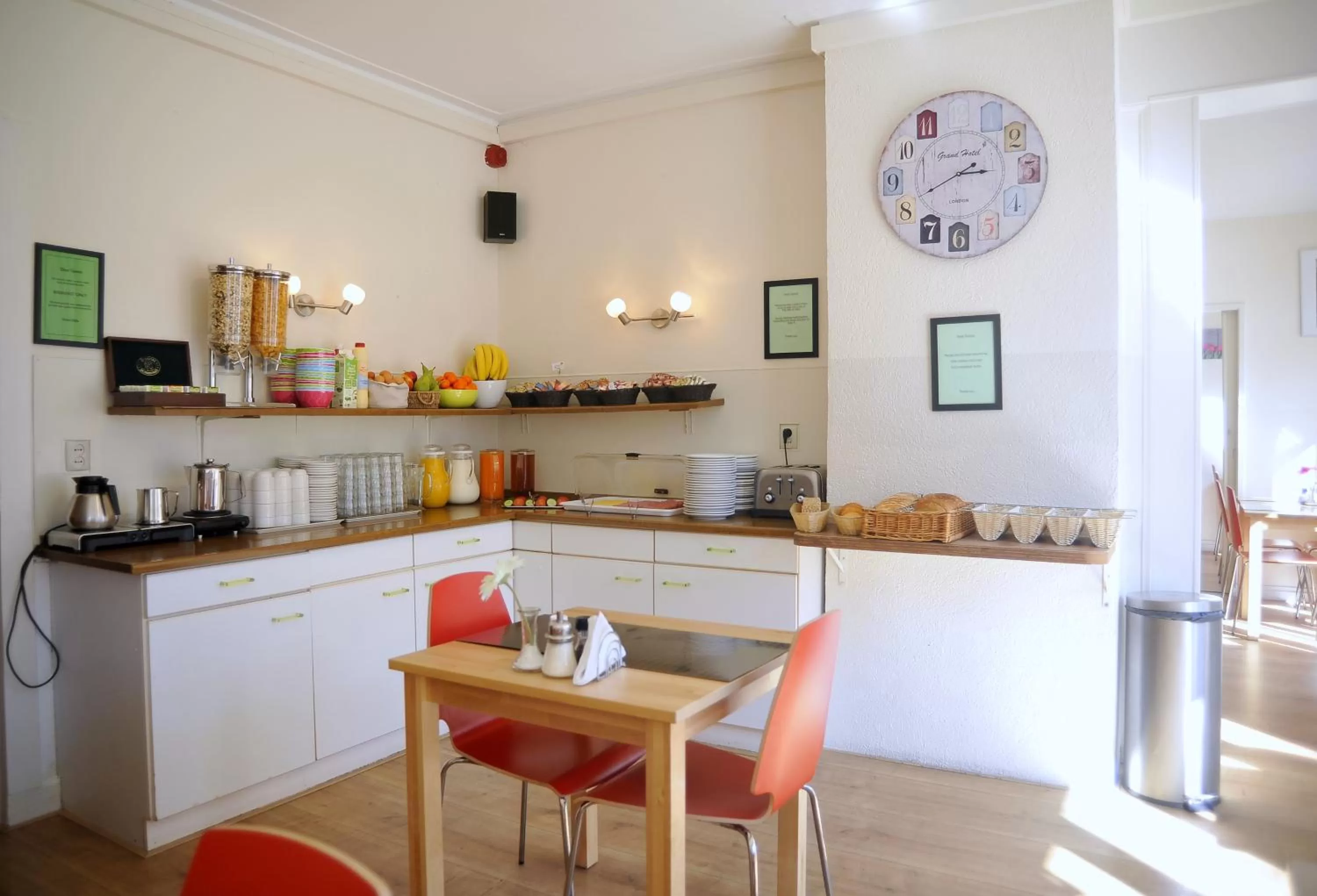 Restaurant/places to eat in Hotel Abba