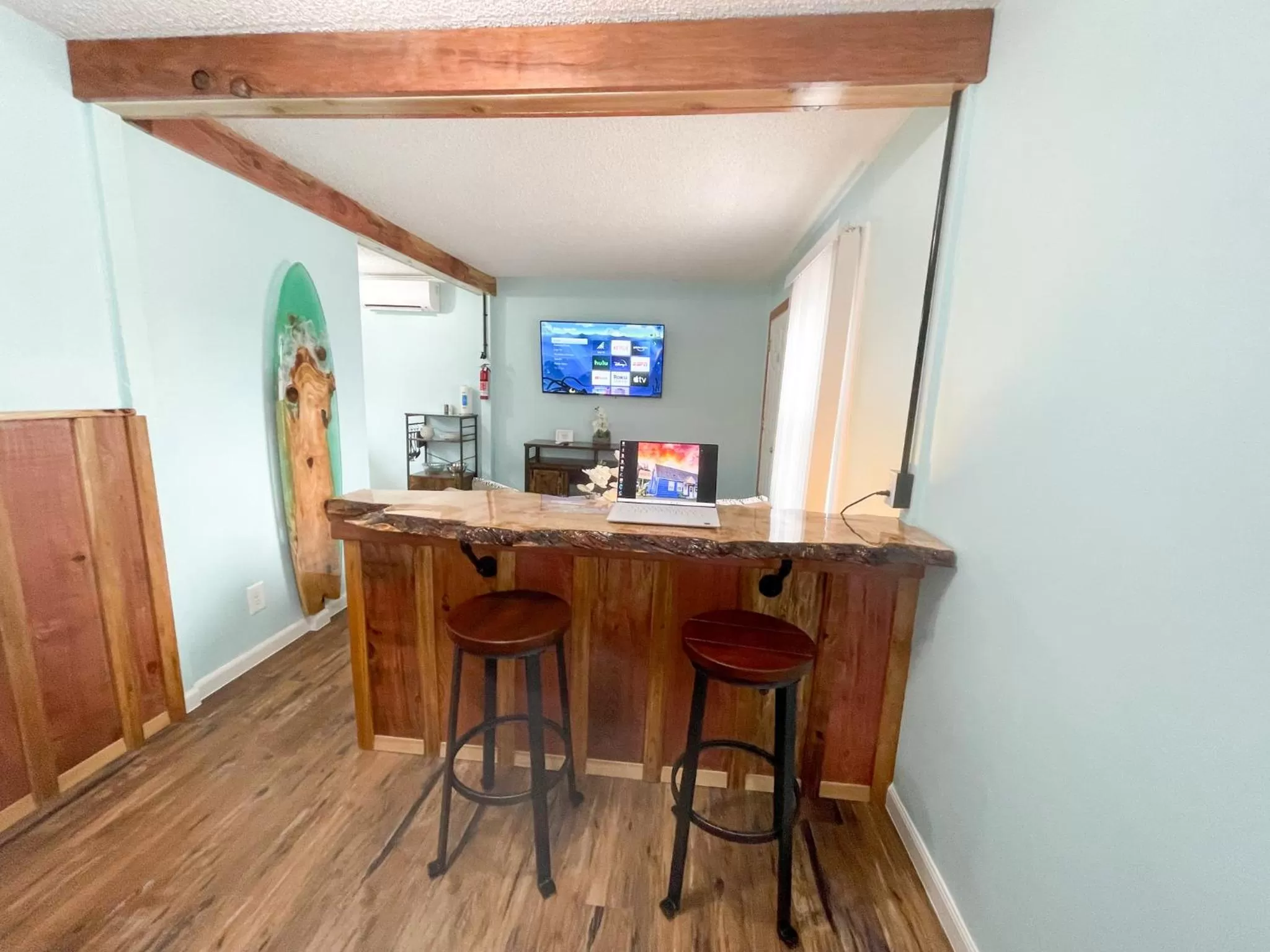 Dining area in The Anchorage Motel