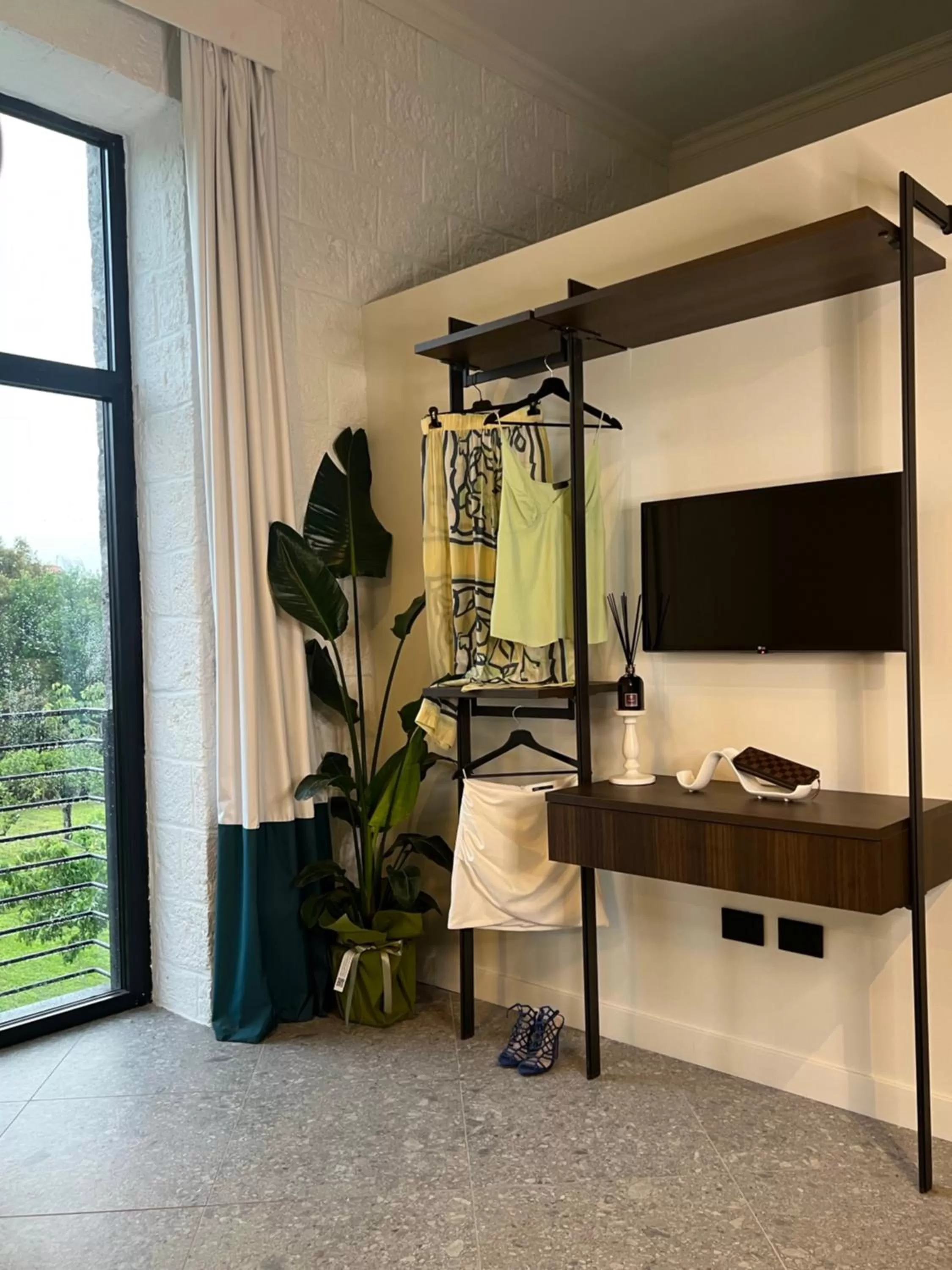 TV/Entertainment Center in Mille912 relais