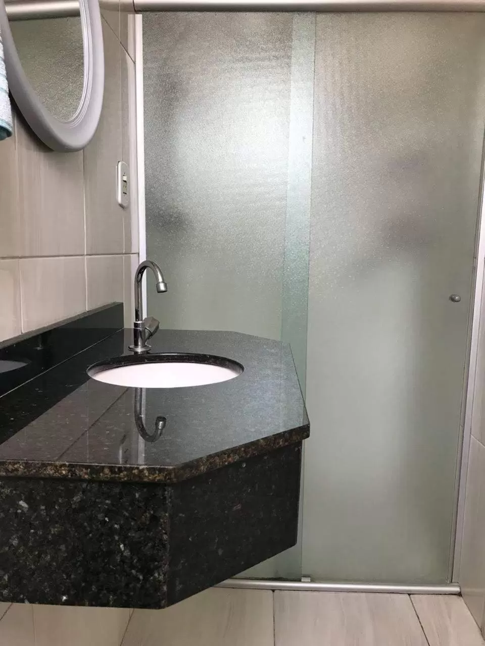 Shower in San Francisco Plazza Hotel