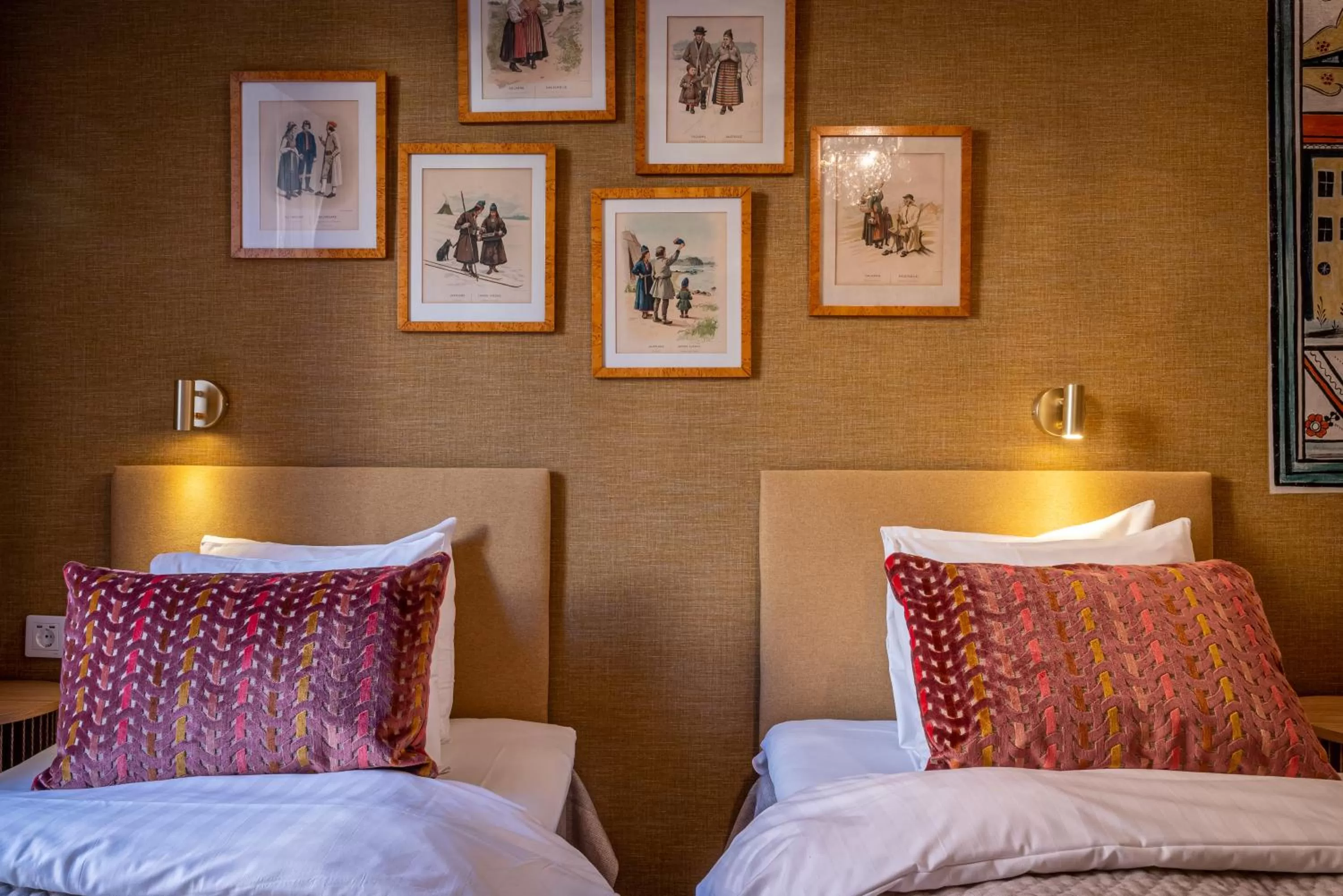 Budget Twin Room in Lady Hamilton Hotel