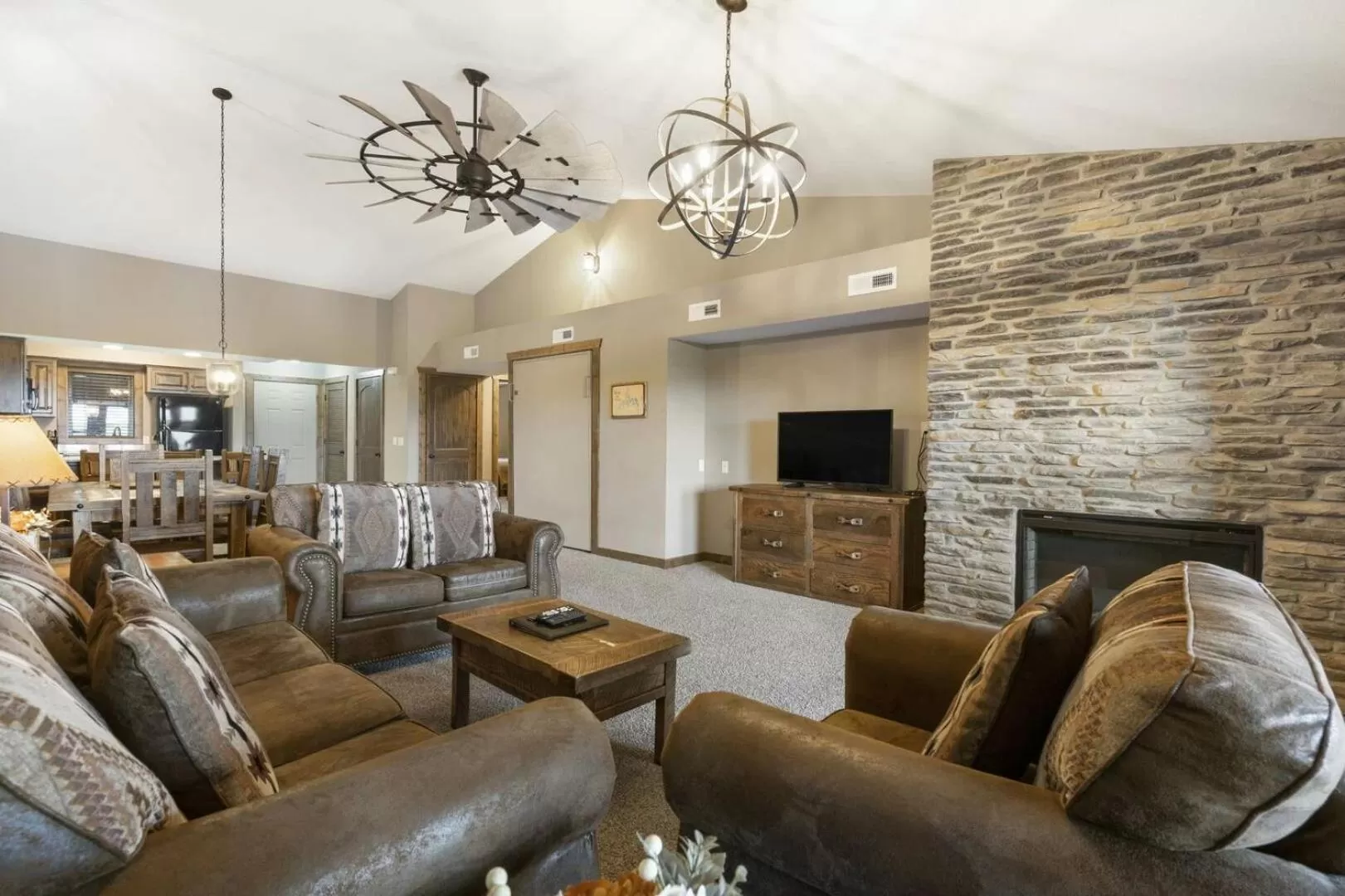 Living room in Table Rock Resorts at Indian Point