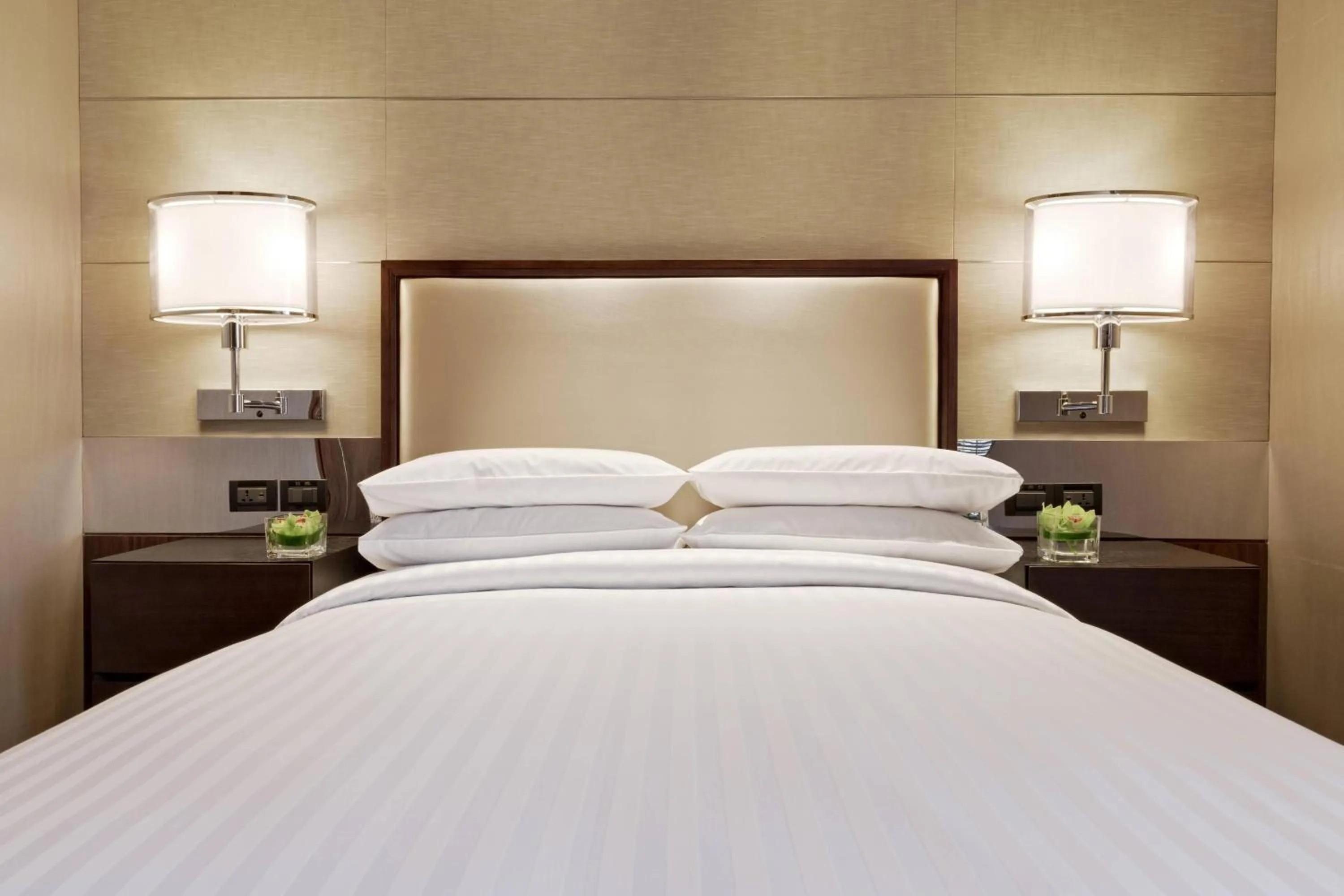 Bedroom, Bed in The Fairway Place, Xi'an - Marriott Executive Apartments