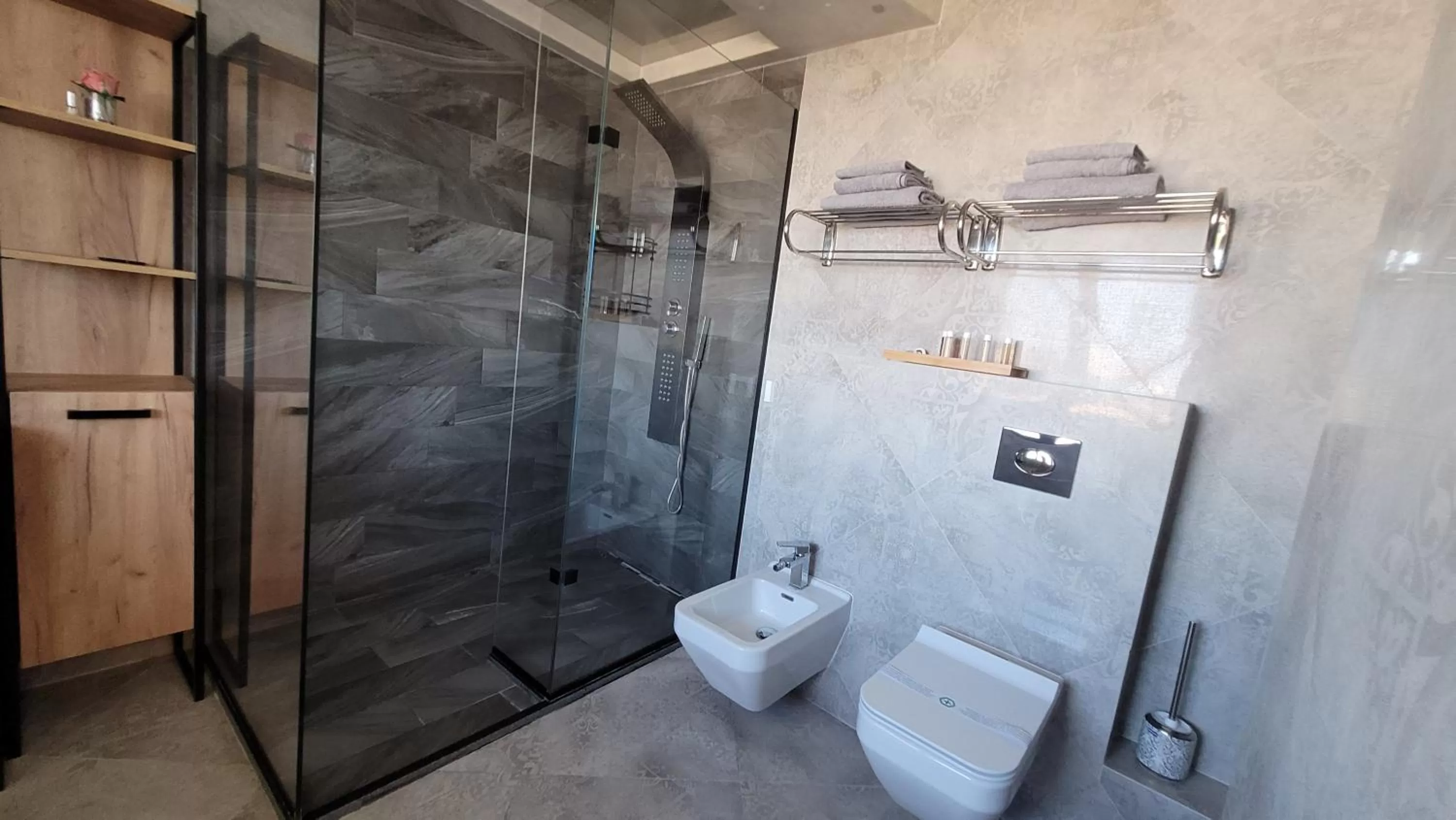 Shower, Bathroom in Terrace Suites Iasi