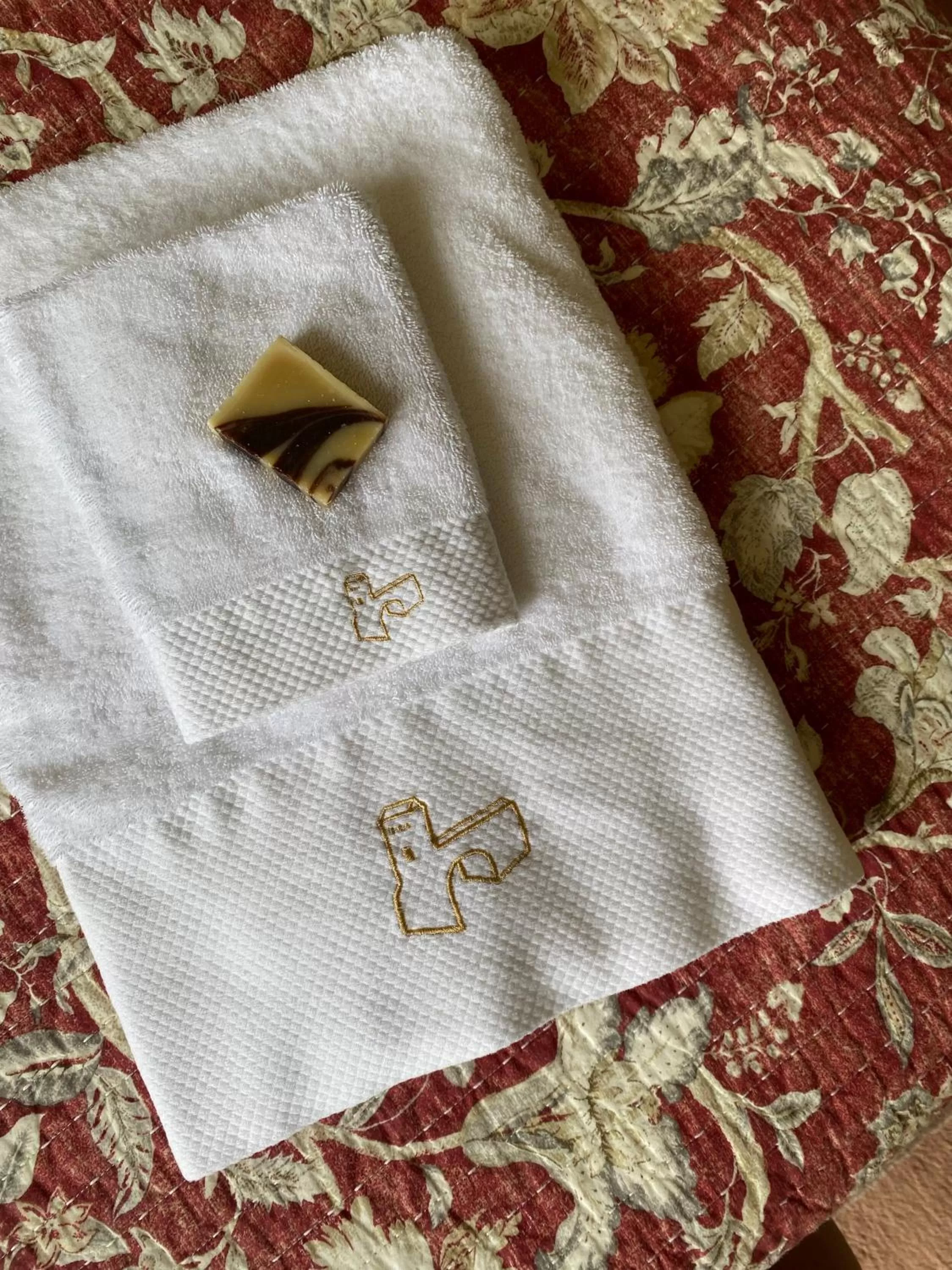 Bed in Chambres du Pont de la Légende