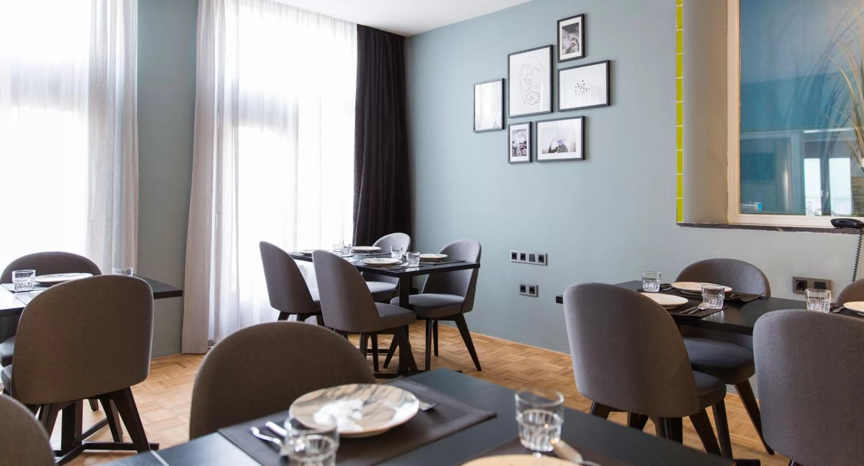 Restaurant/places to eat in Quentin Zoo hotel