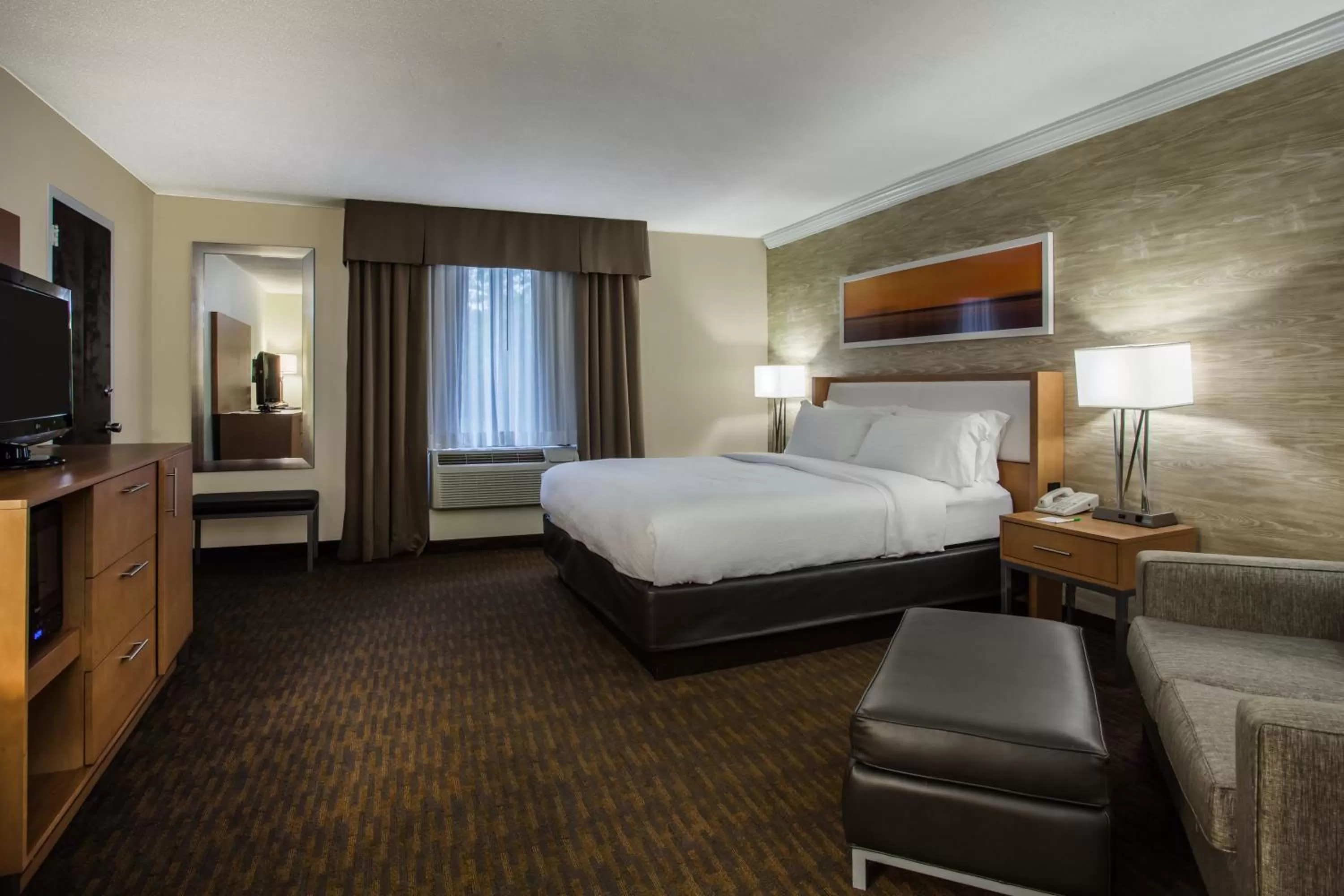 Photo of the whole room, Bed in Holiday Inn Saratoga Springs by IHG