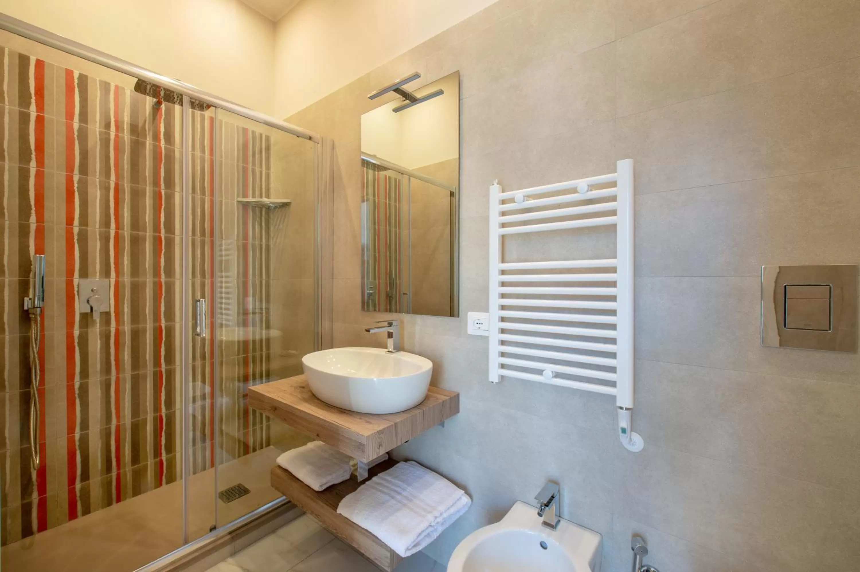 Shower in MAIN - Municipio