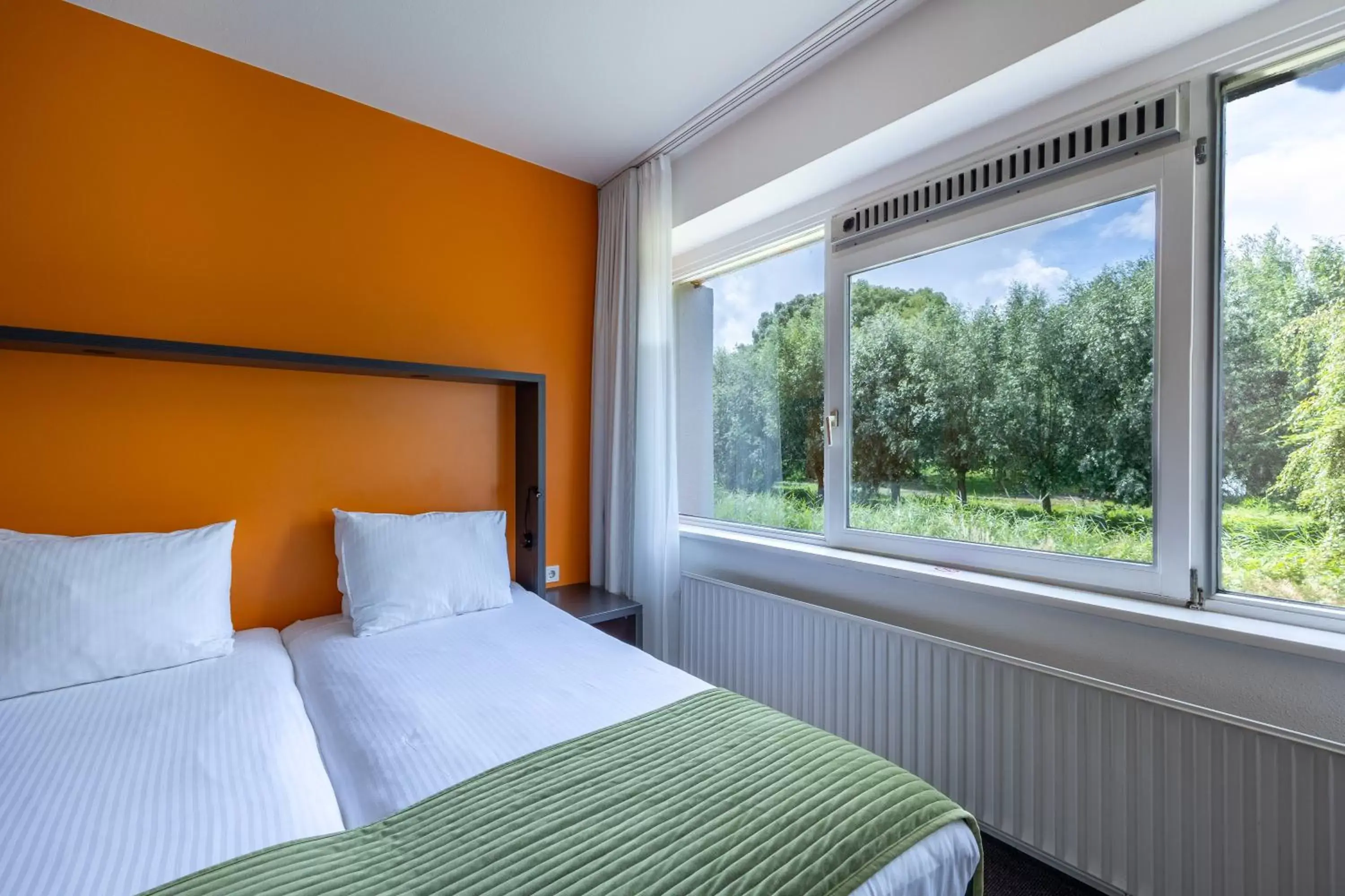 Comfort Twin Room Waterfront in Amrâth Airport Hotel Rotterdam Comfort Twin Room Waterfront in Amrâth Airport Hotel Rotterdam