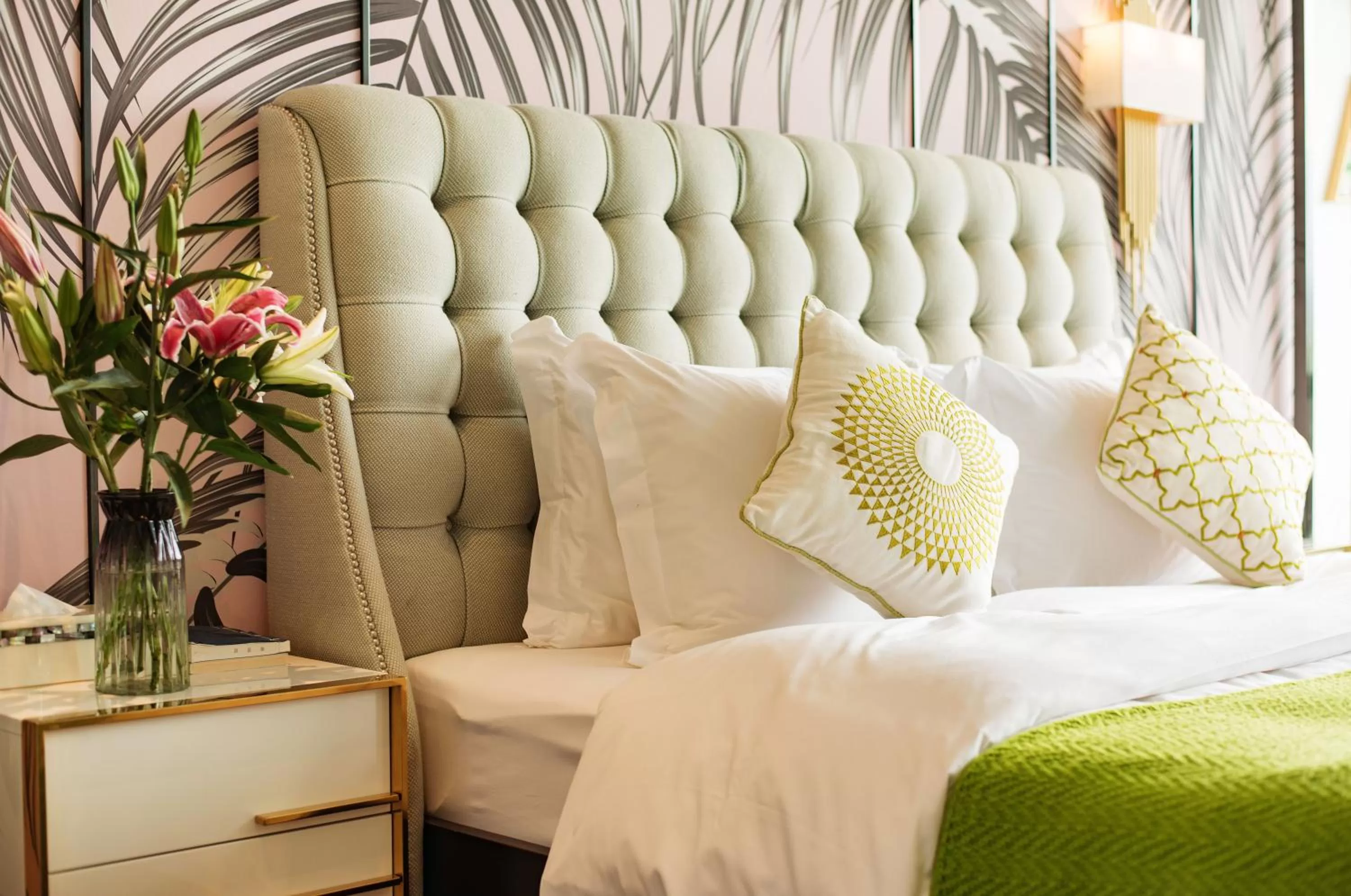 Bed, Seating Area in Li River Resort Villa Hotel