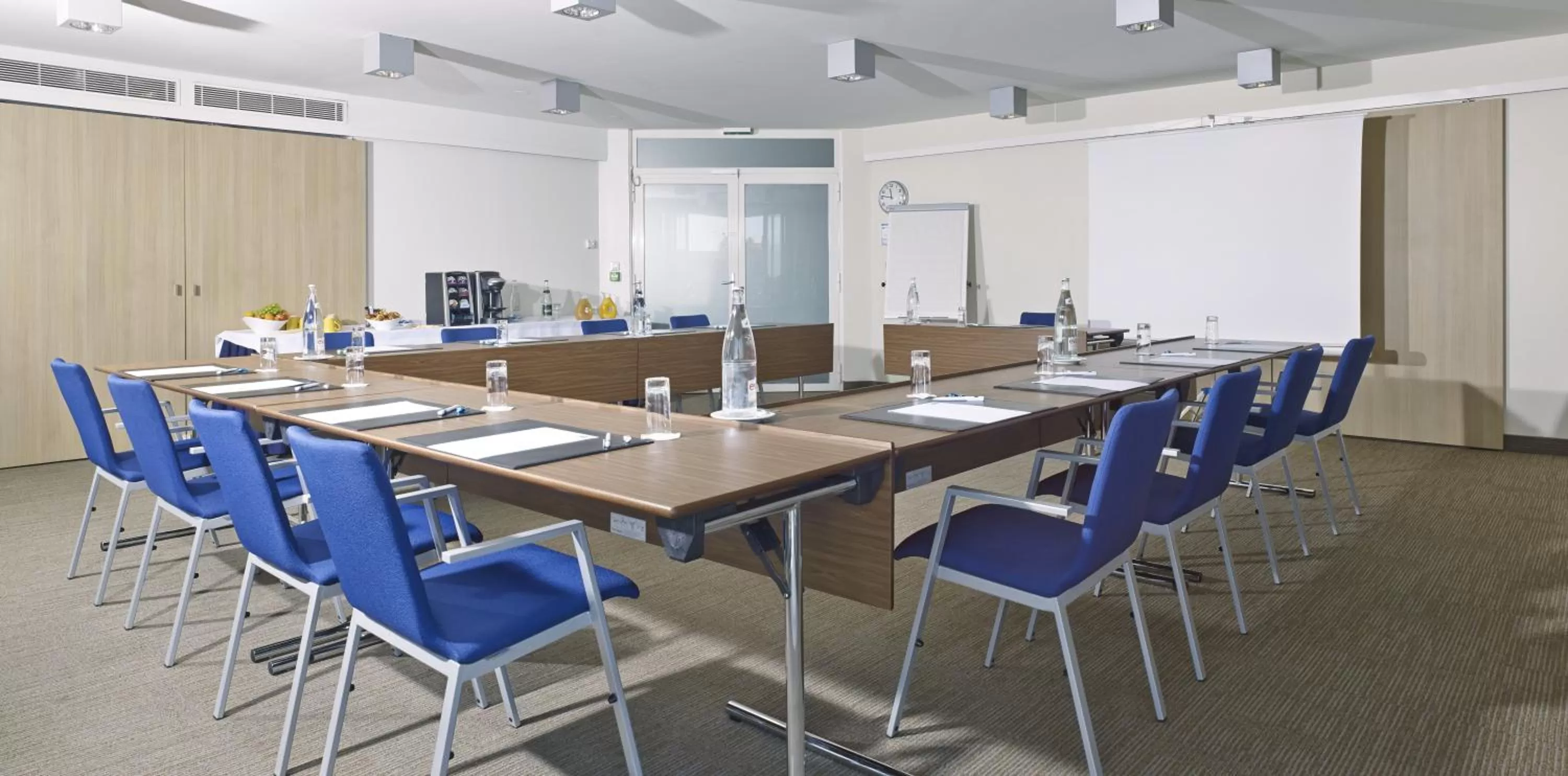Meeting/conference room in Holiday Inn Express Toulouse Airport by IHG