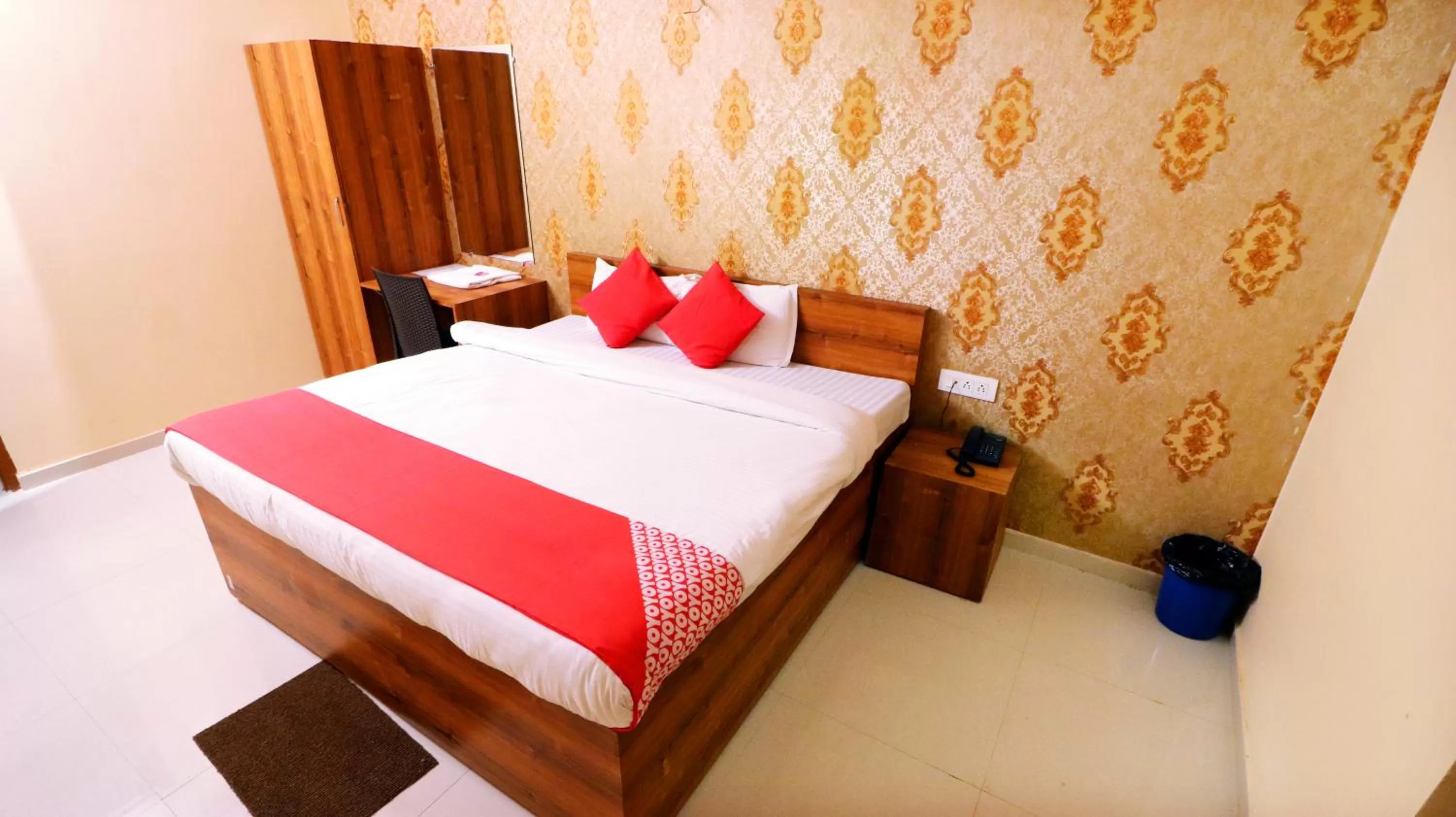 Bed in Hotel Neelkanth