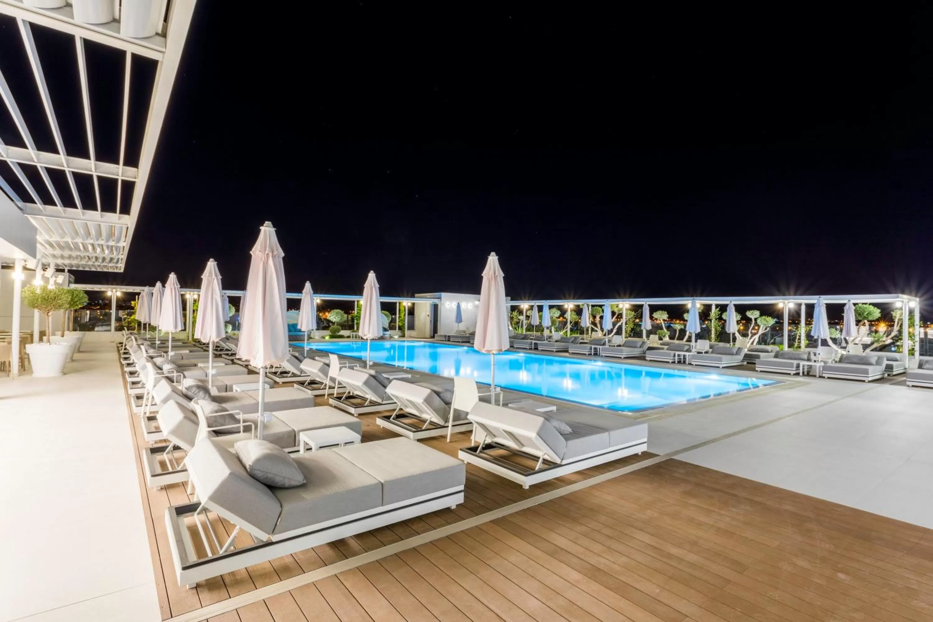 Swimming pool in Radisson Blu Hotel, Larnaca