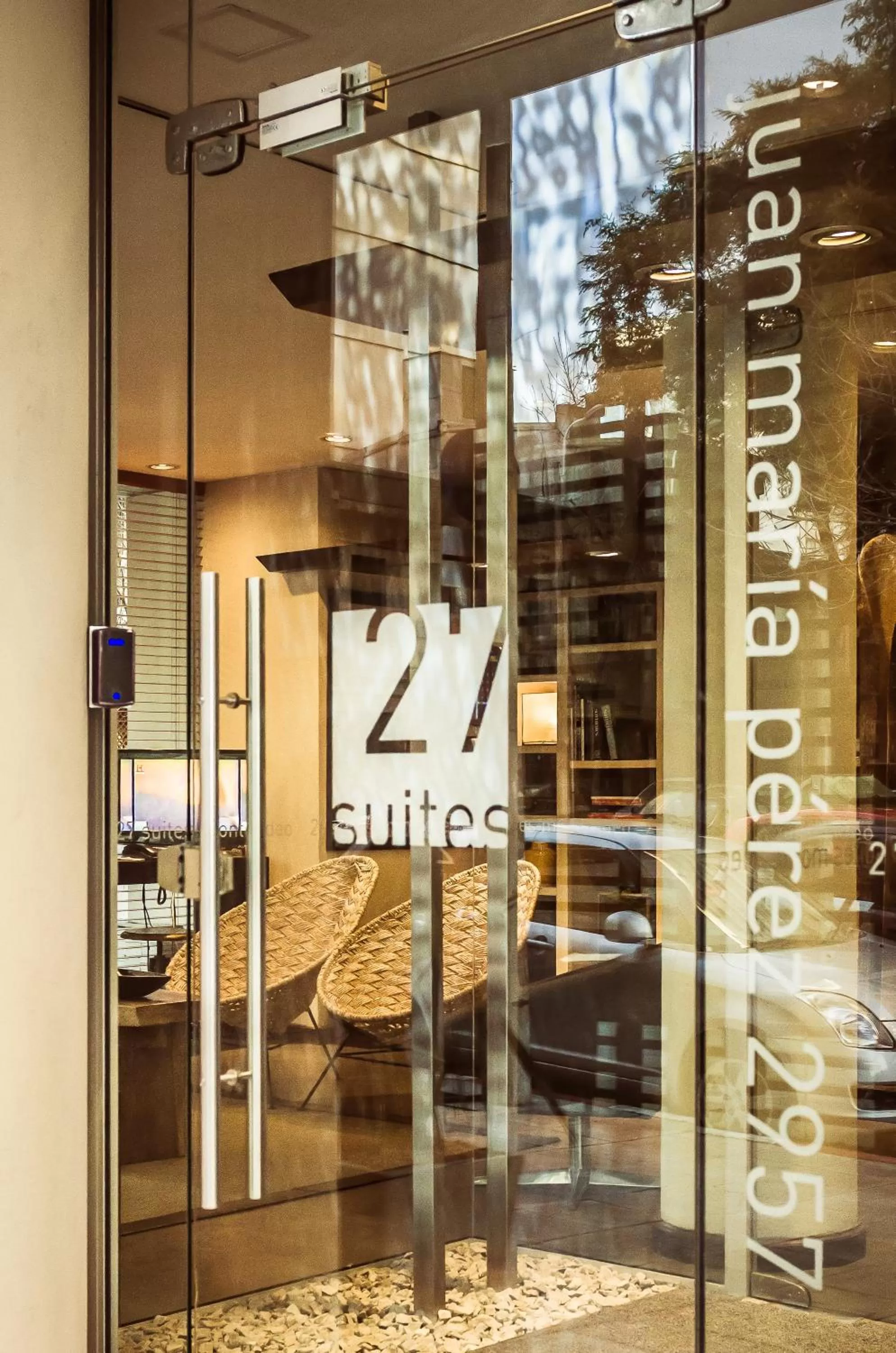 Facade/entrance in 27 Suites Hotel