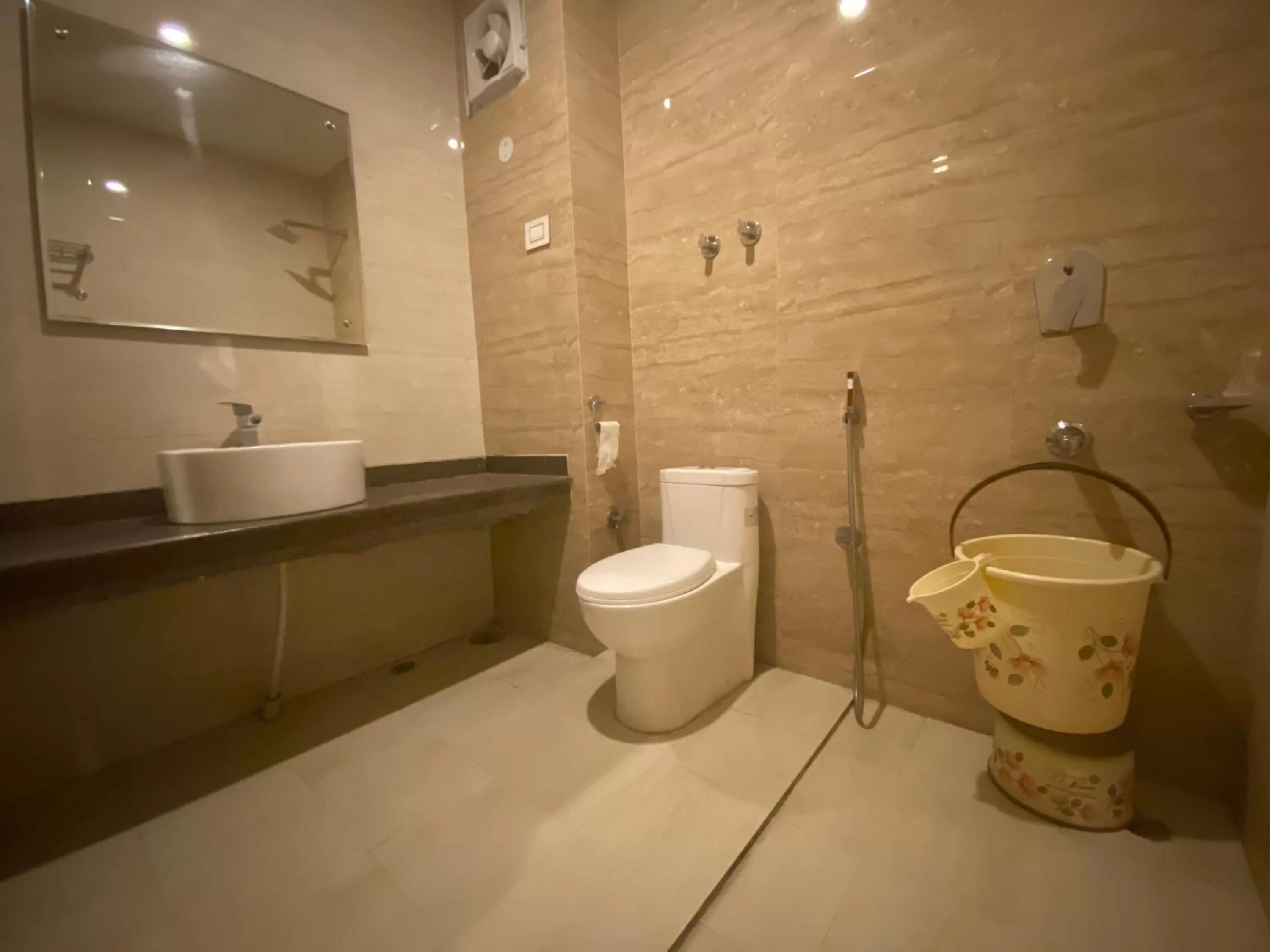 Bathroom in Hotel Ambika Resort Manali