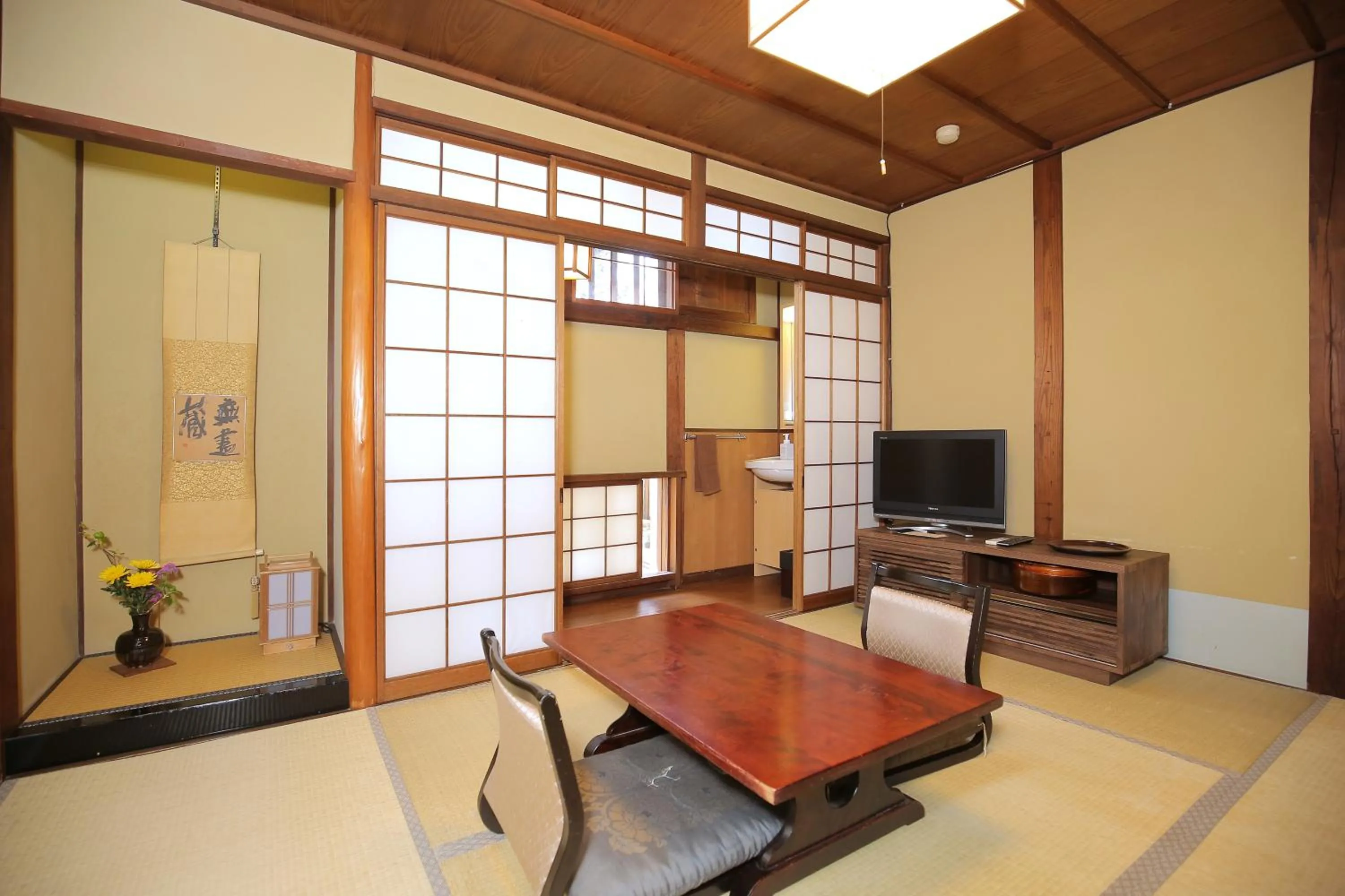 Photo of the whole room in Ryori Ryokan Tsurugata