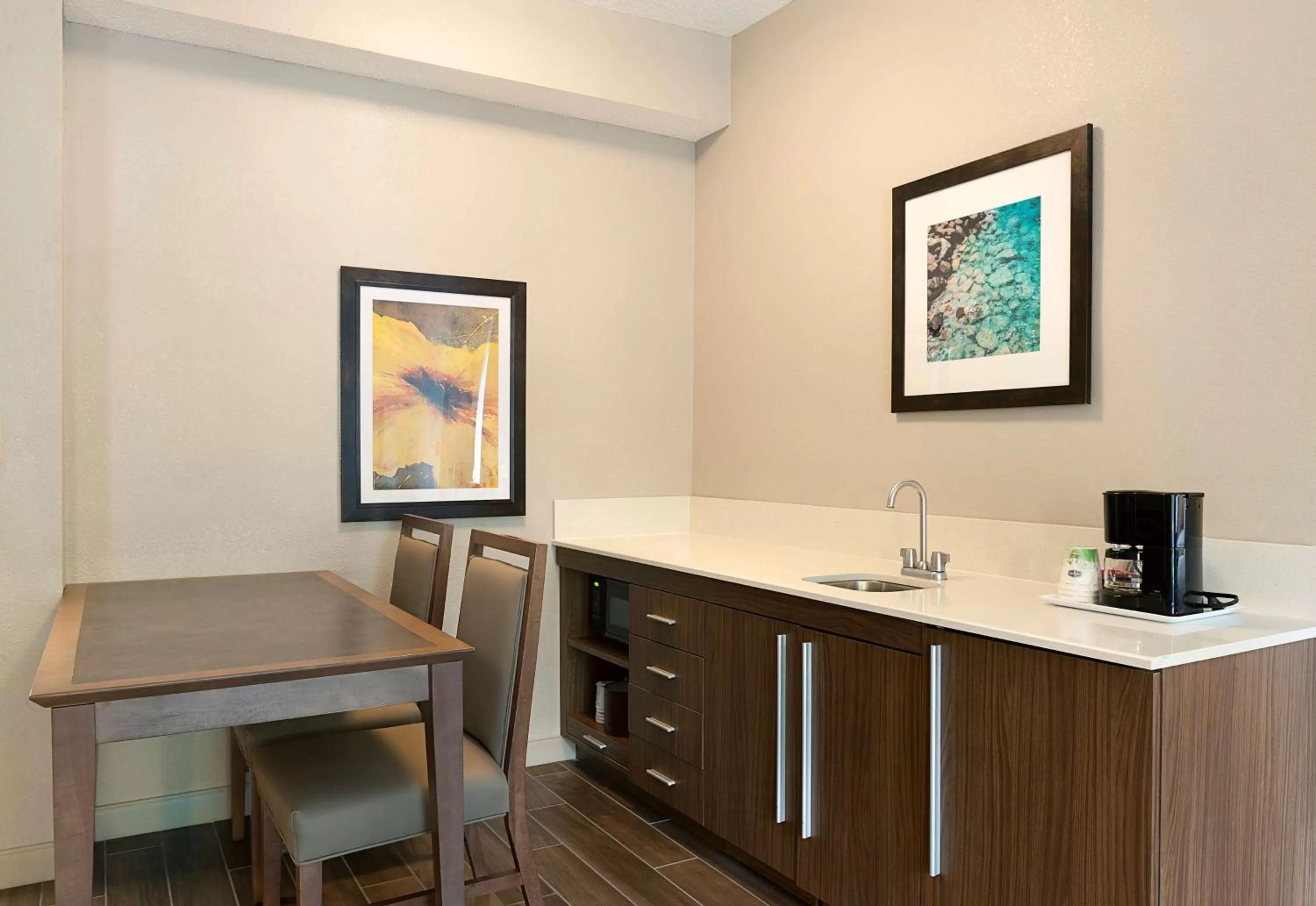 Kitchen or kitchenette in Hampton Inn & Suites Charlotte/Pineville