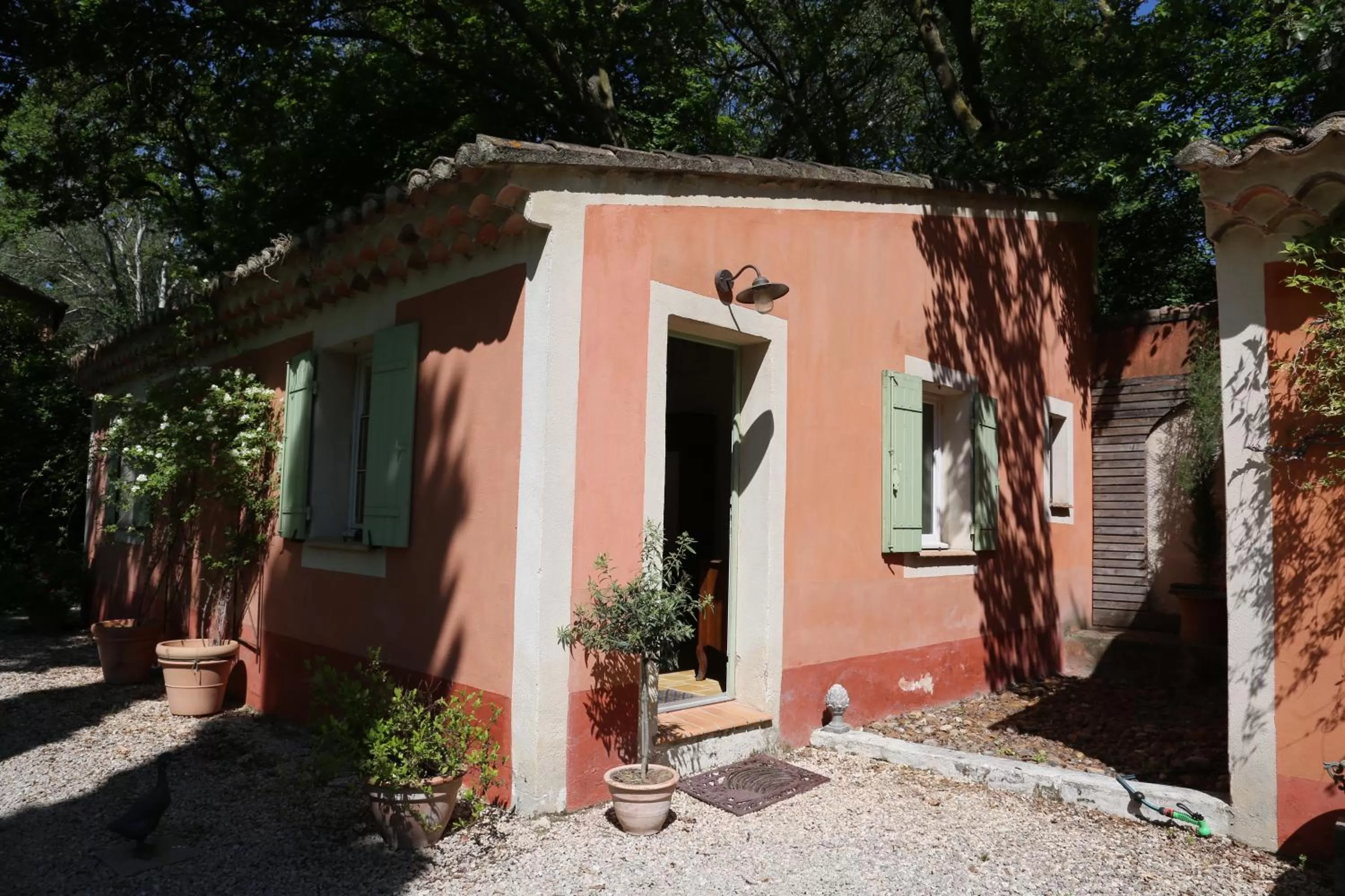 Facade/entrance in Le Pavillon Vert - B&B