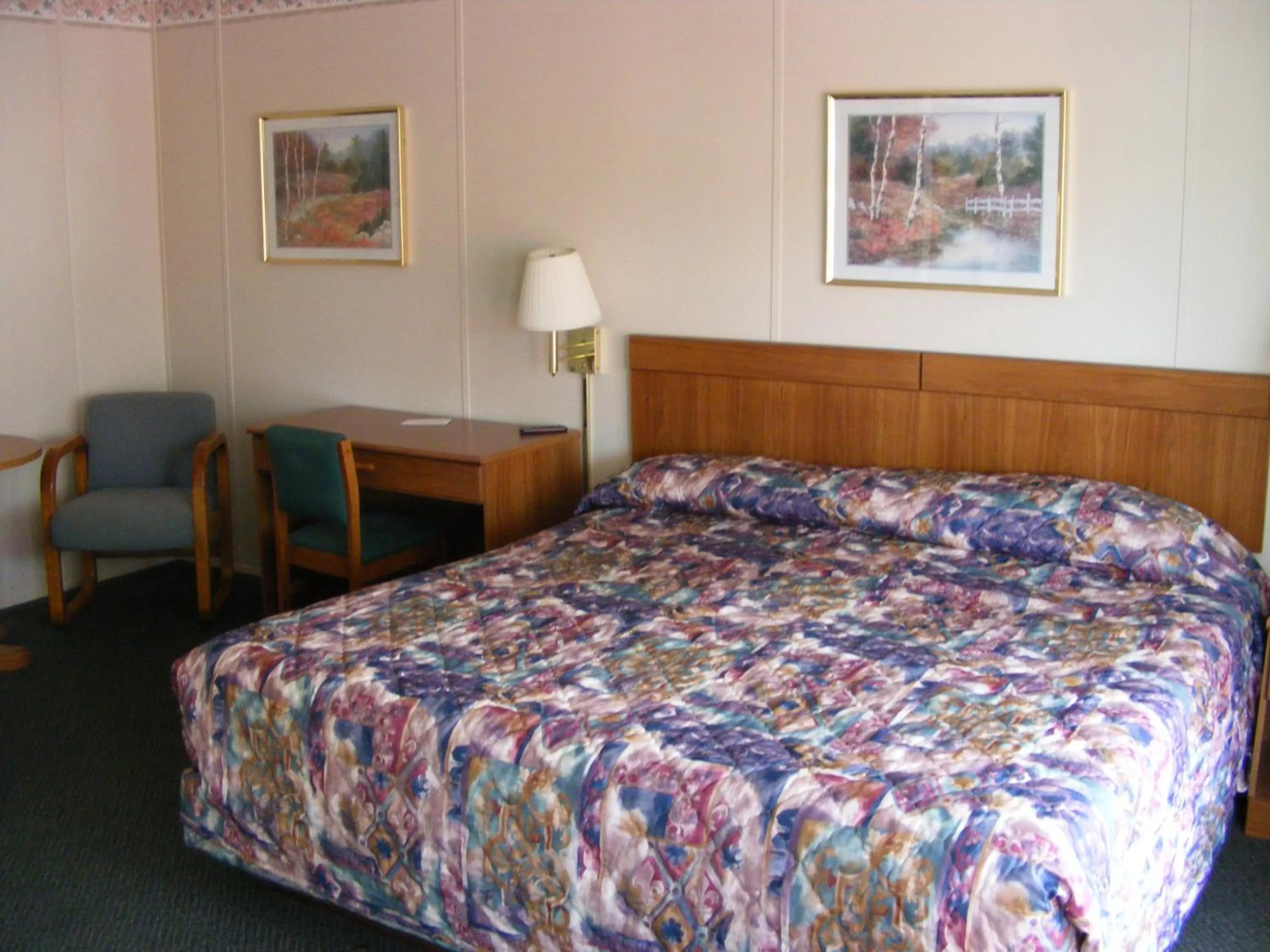 Bed in Starlite Budget Inn