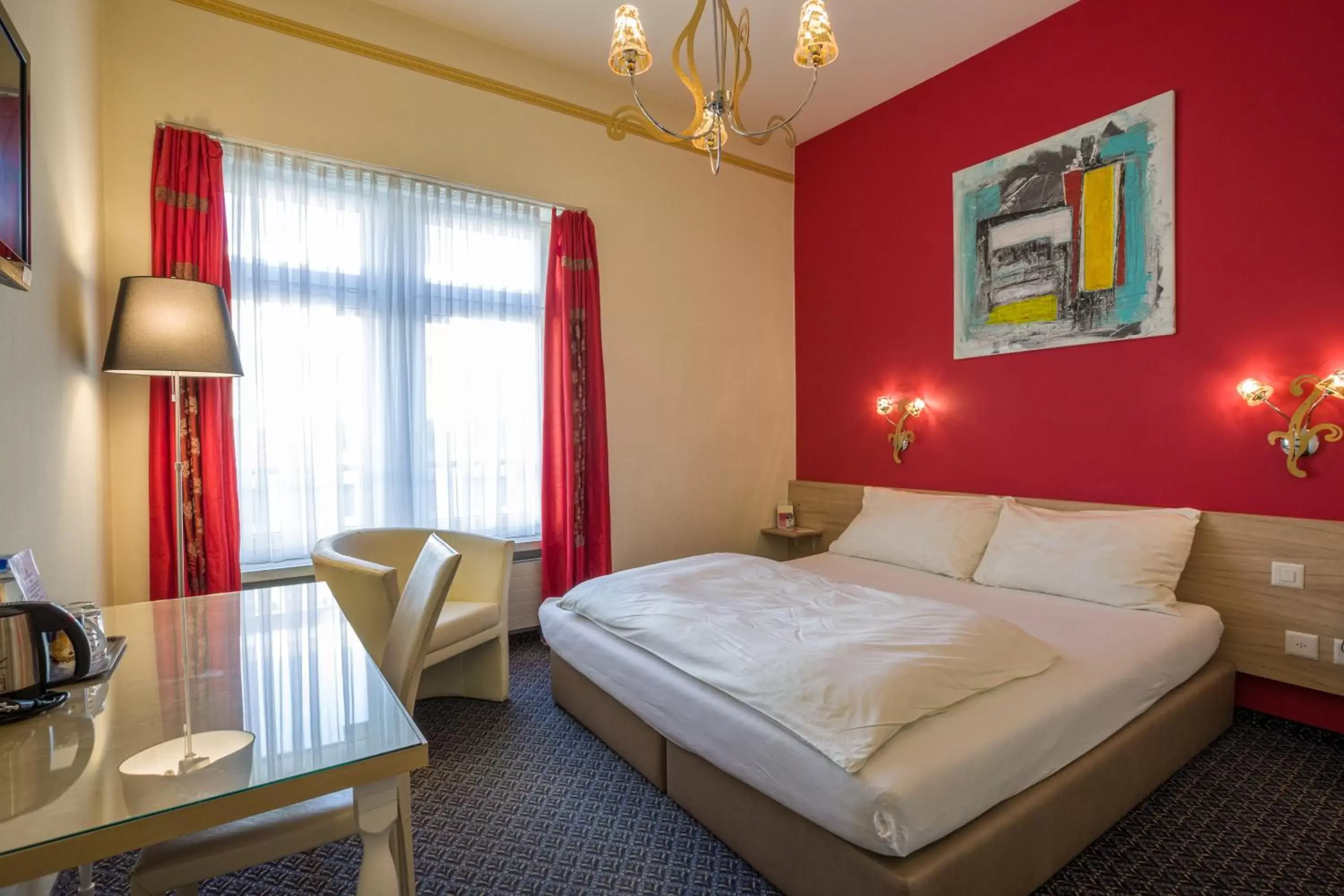 Cozy Double or Twin Room - single occupancy in Hotel Ambassador Cozy Double or Twin Room - single occupancy in Hotel Ambassador