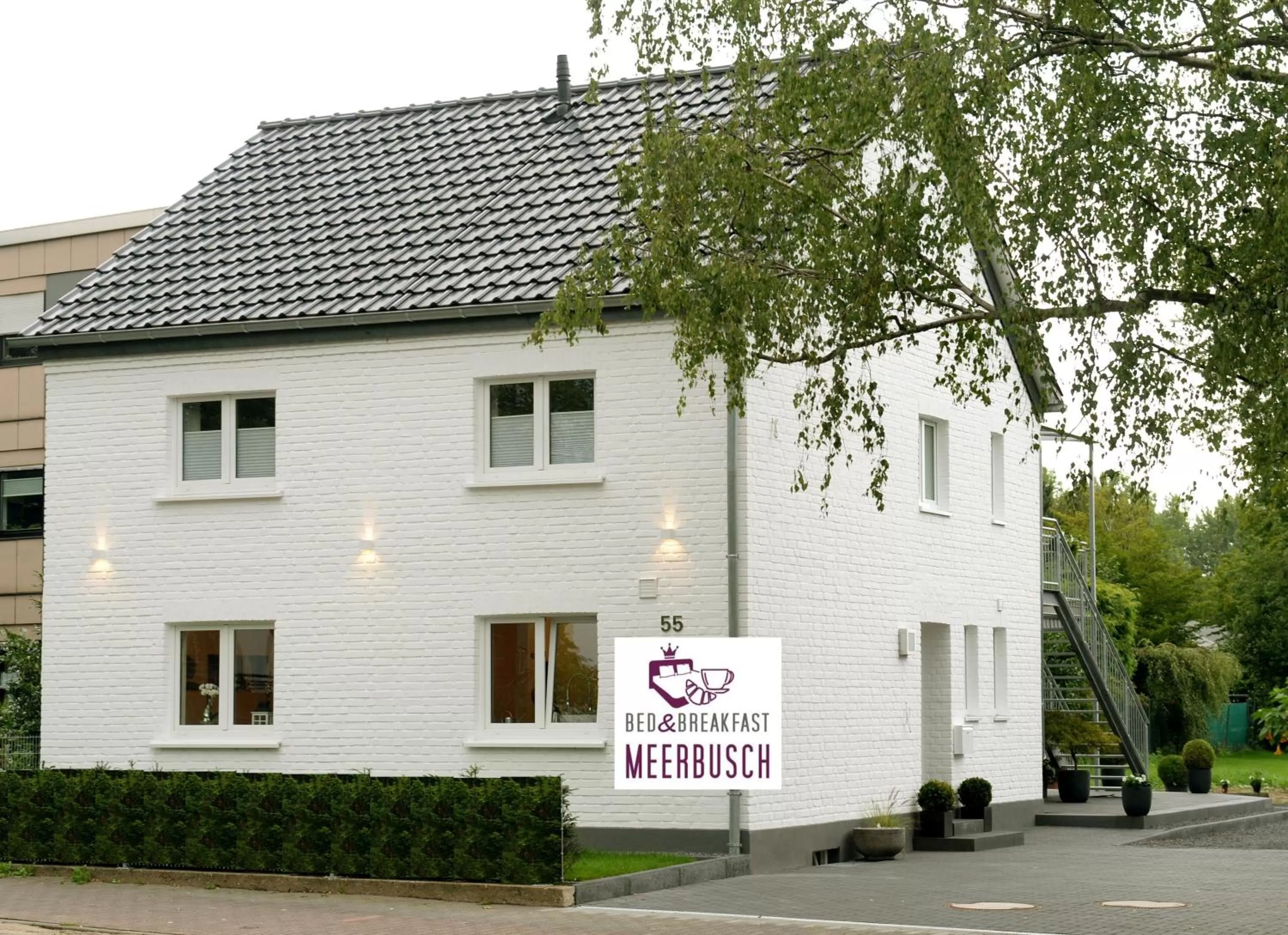 Facade/entrance, Property Building in Bed & Breakfast Meerbusch