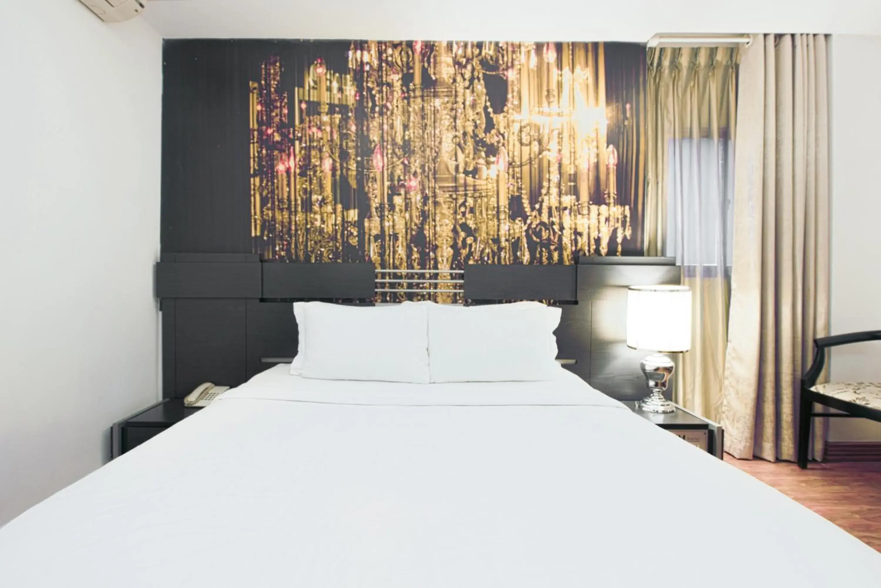 Deluxe Double Room in A&EM - The Petit Hotel Deluxe Double Room in A&EM - The Petit Hotel