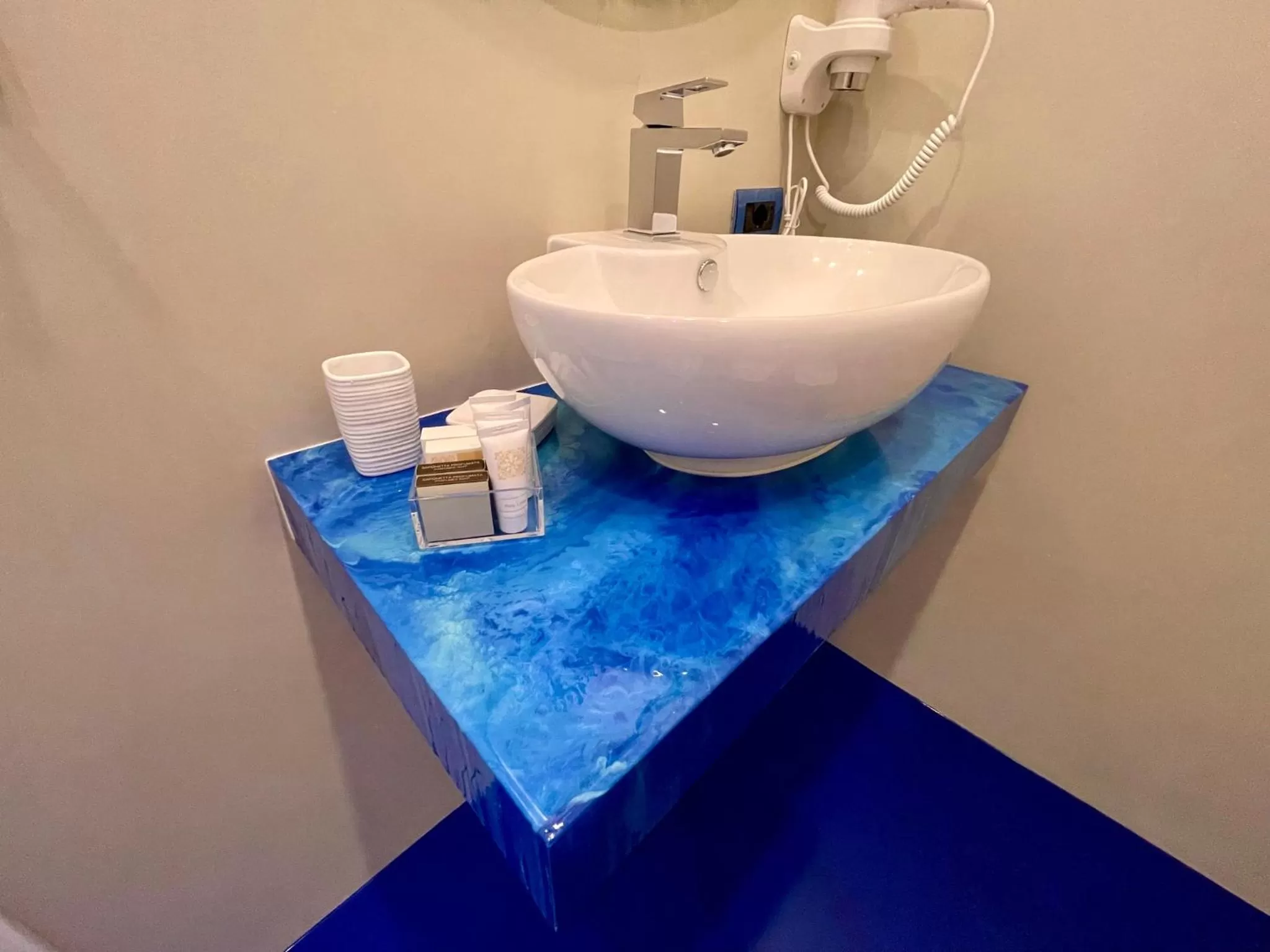 Bathroom in Tribus Boutique Hotel