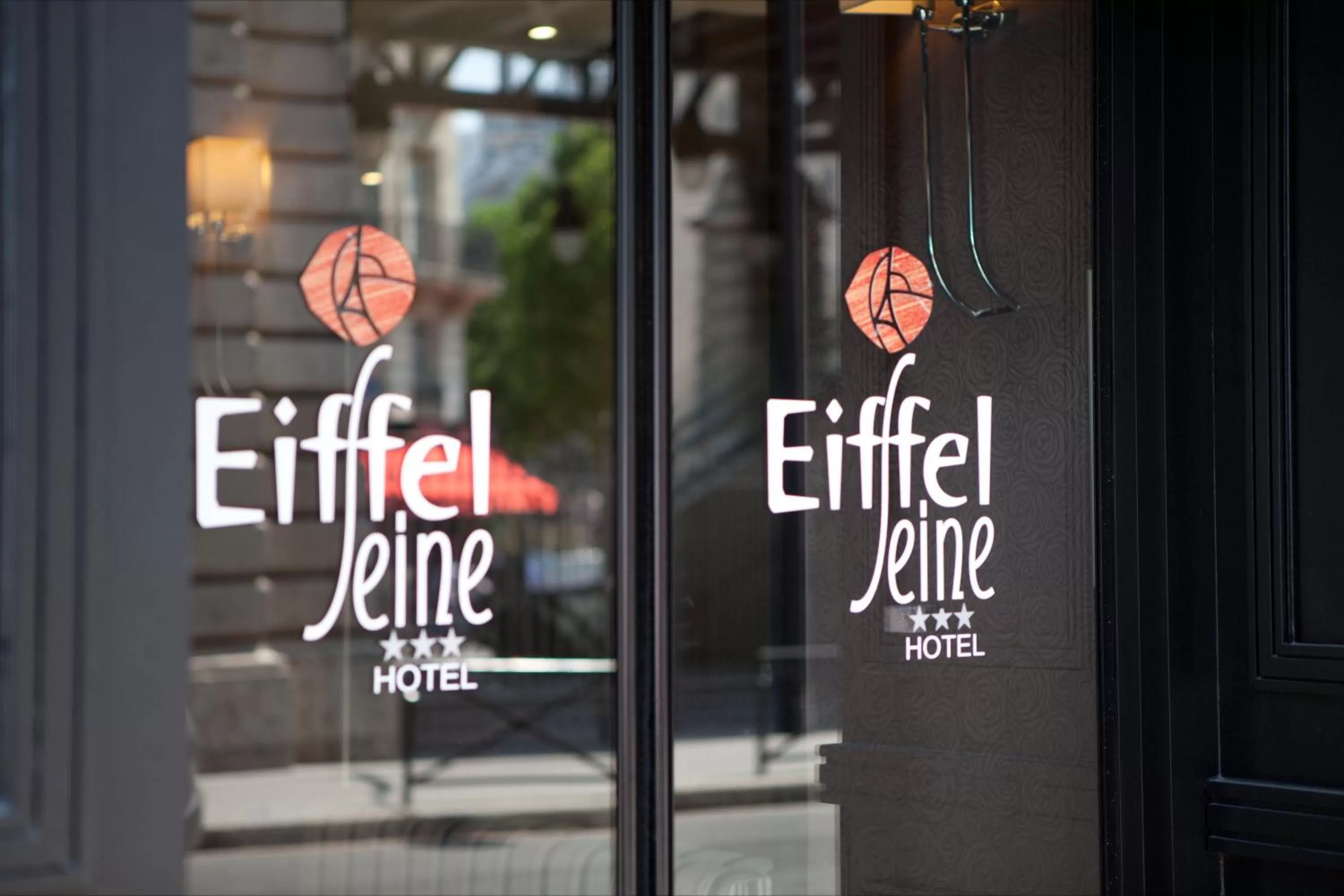 Facade/entrance in Hotel Eiffel Seine