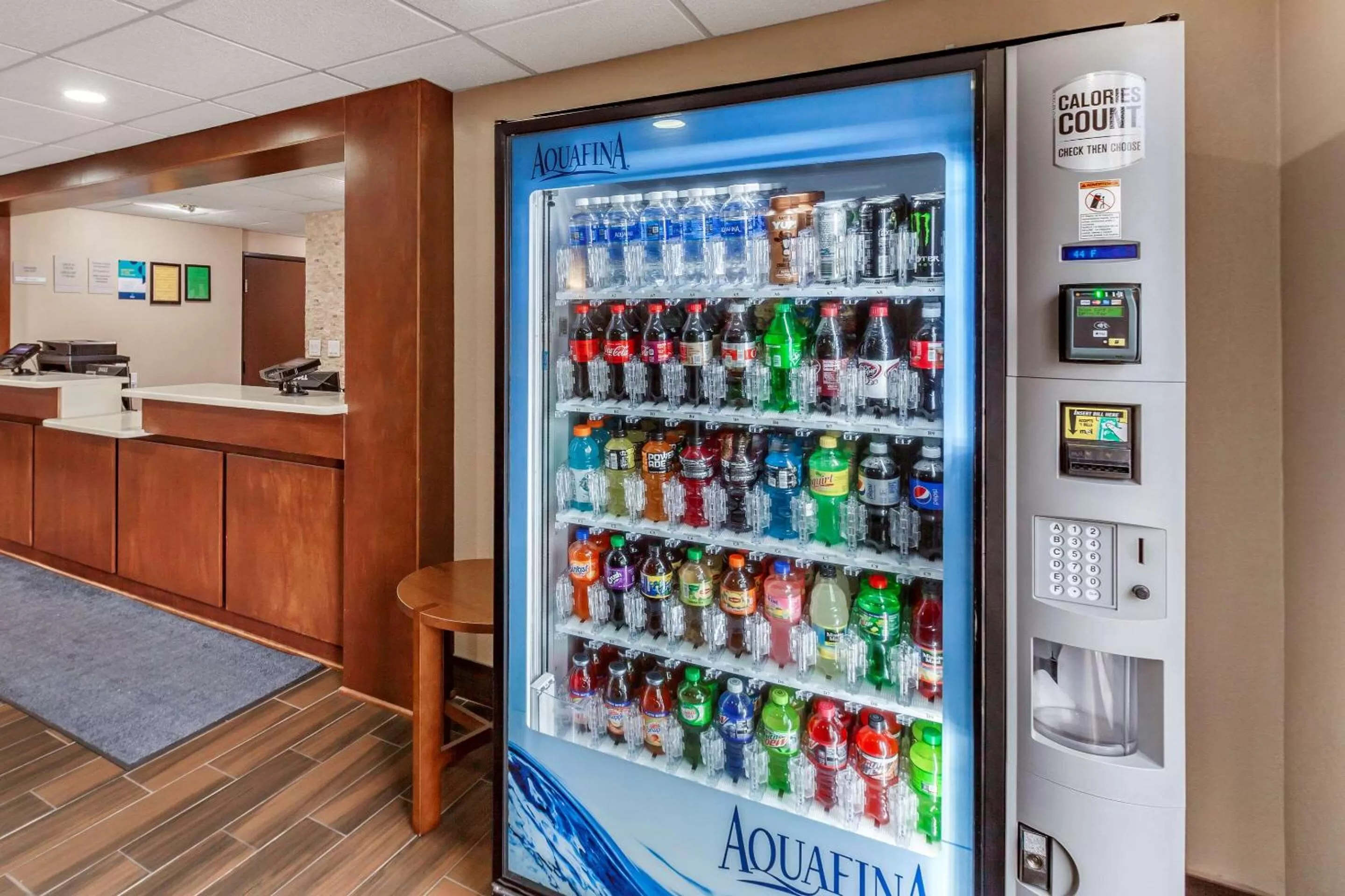 vending machine in Clarion Pointe Racine - Mount Pleasant